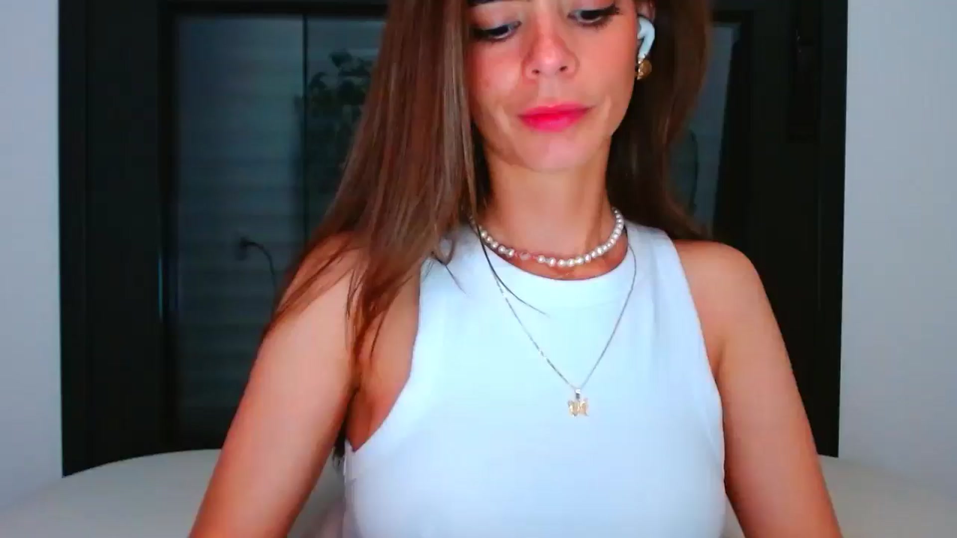 Gallery image thumbnail from fresagirl's myfreecams stream on, 06/19/2025, 21:21 image 18 of 20