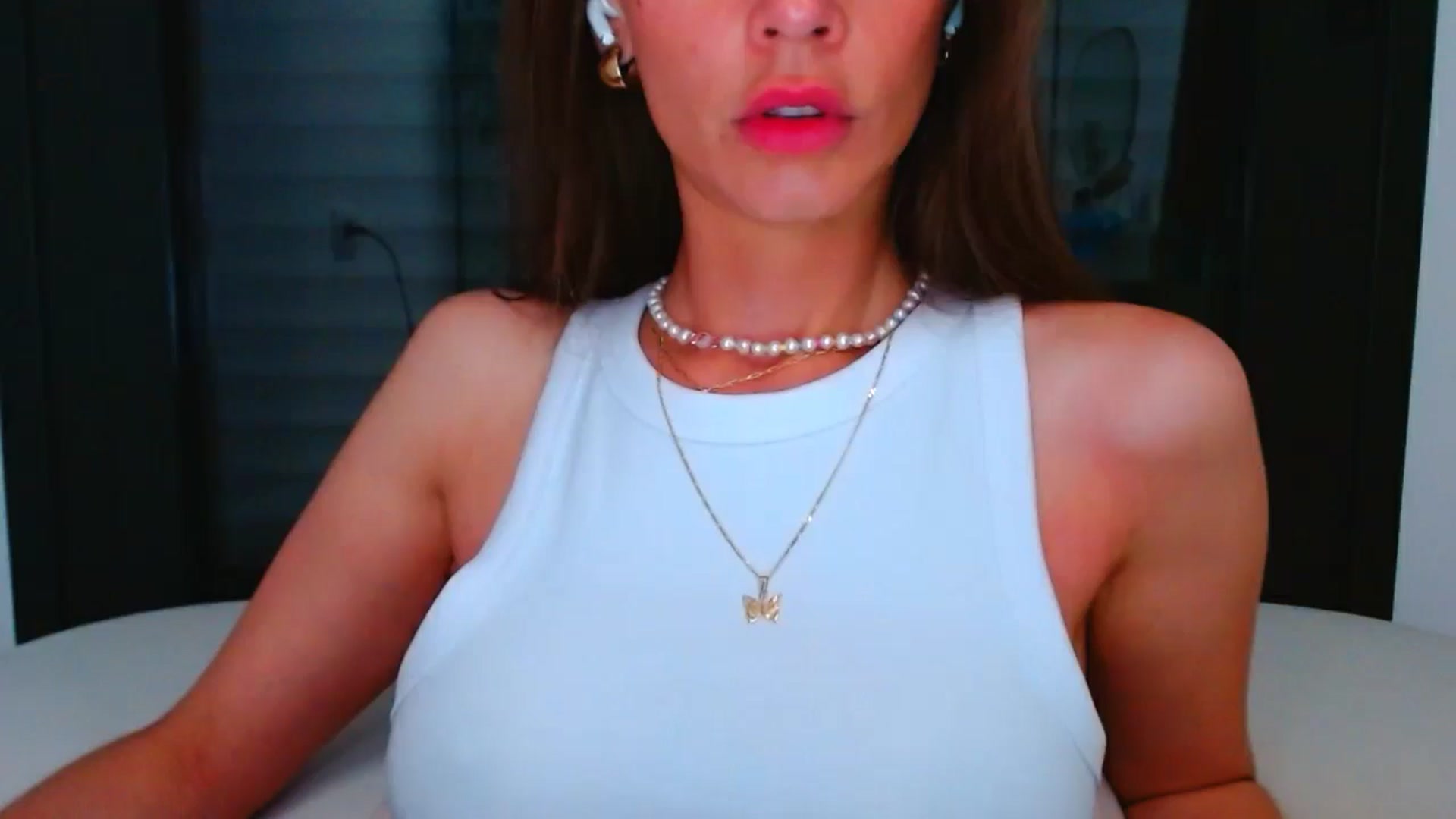 Gallery image thumbnail from fresagirl's myfreecams stream on, 06/19/2025, 21:21 image 8 of 20