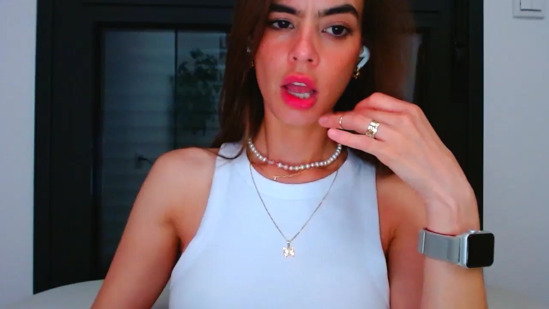 Gallery image thumbnail from fresagirl's myfreecams stream on, 06/19/2025, 21:21 image 15 of 20