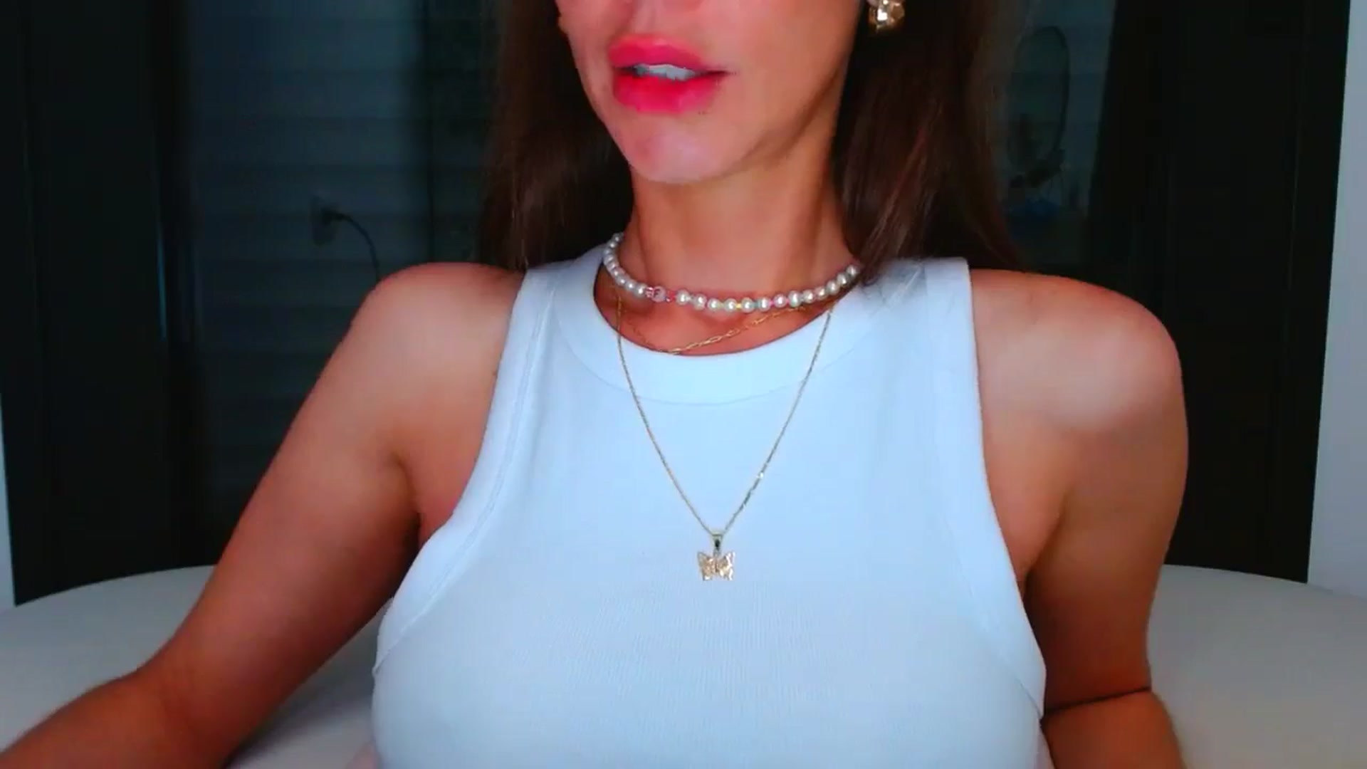 Gallery image thumbnail from fresagirl's myfreecams stream on, 06/19/2025, 21:21 image 4 of 20