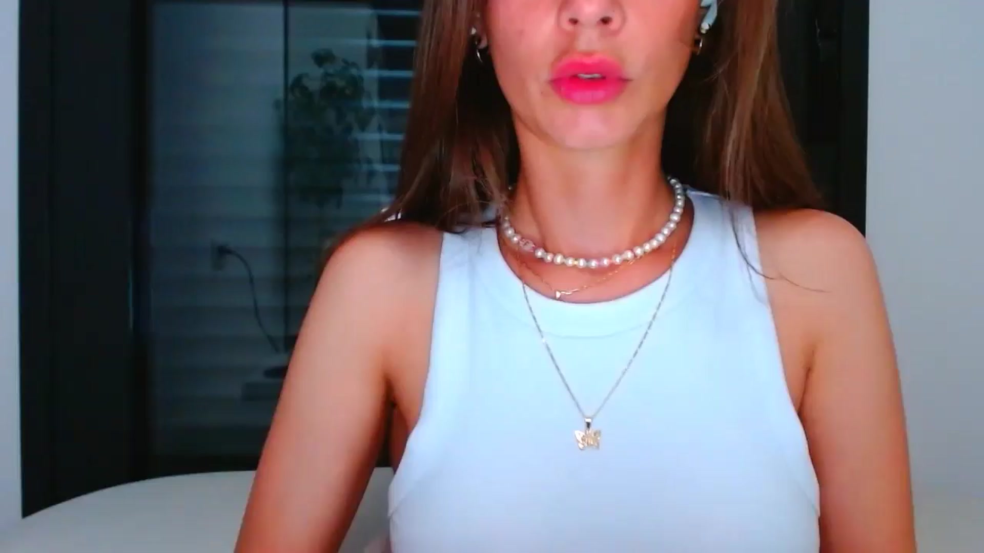 Gallery image thumbnail from fresagirl's myfreecams stream on, 06/19/2025, 22:32 image 1 of 20