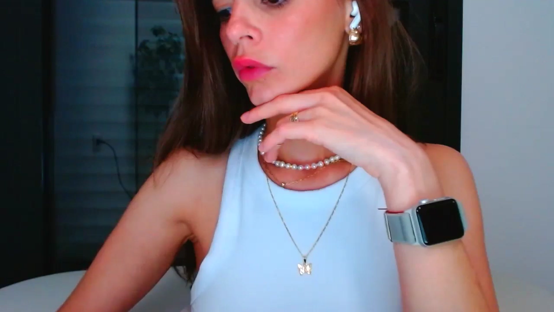 Gallery image thumbnail from fresagirl's myfreecams stream on, 06/19/2025, 22:32 image 8 of 20