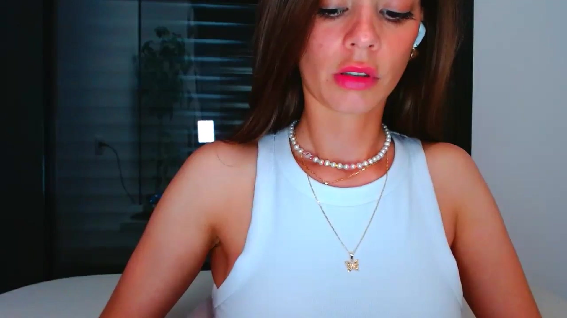 Gallery image thumbnail from fresagirl's myfreecams stream on, 06/19/2025, 22:32 image 6 of 20