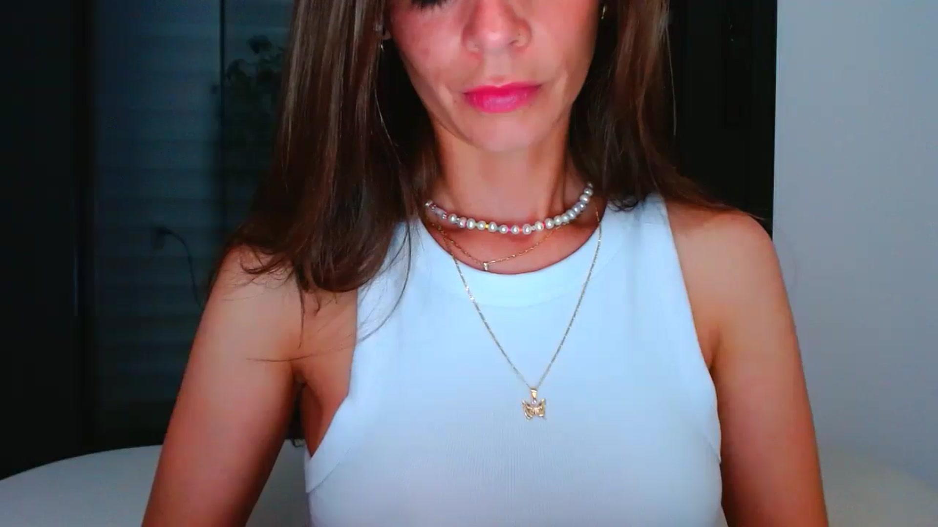 Gallery image thumbnail from fresagirl's myfreecams stream on, 06/19/2025, 22:32 image 18 of 20