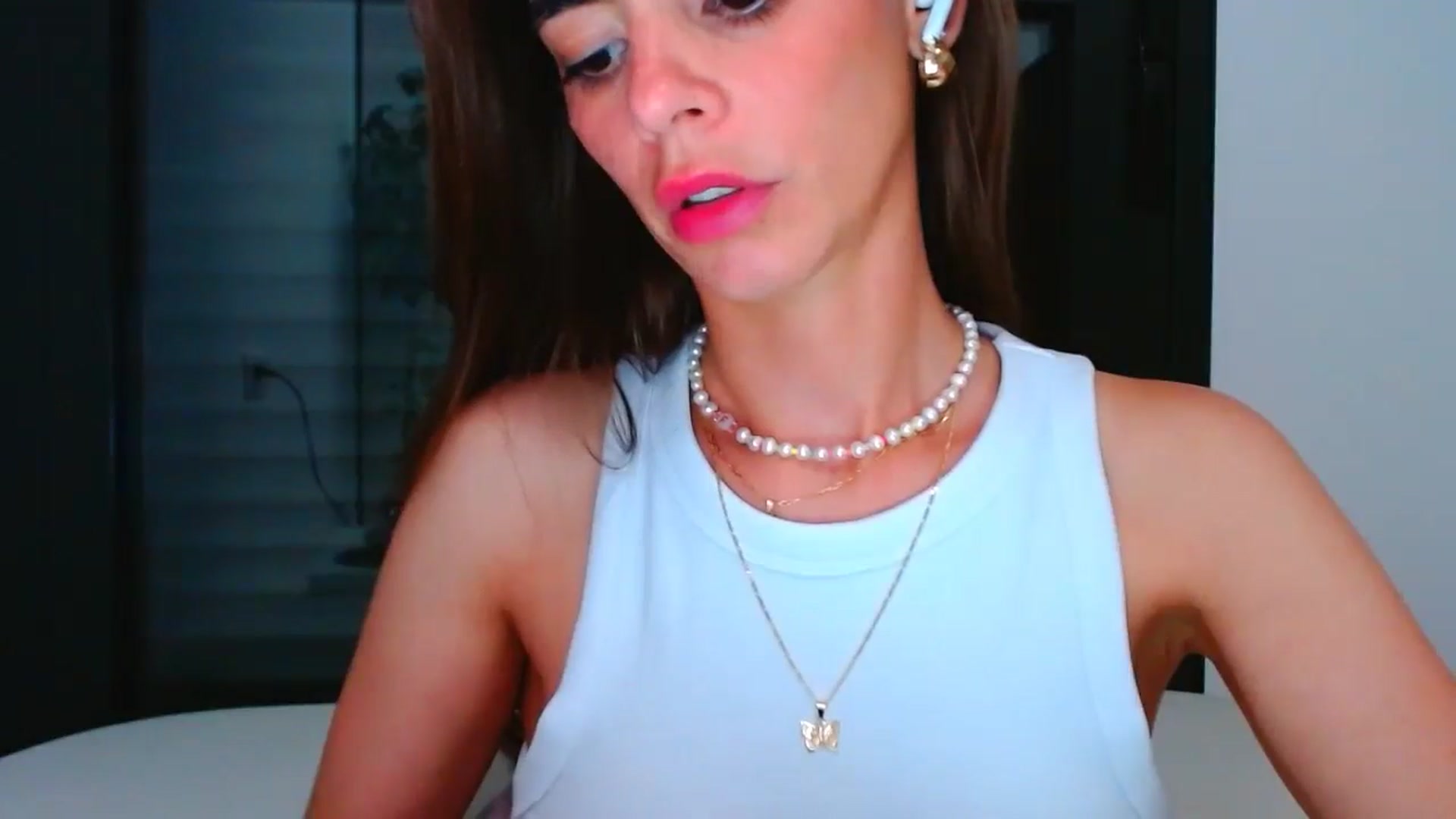 Gallery image thumbnail from fresagirl's myfreecams stream on, 06/19/2025, 22:32 image 4 of 20