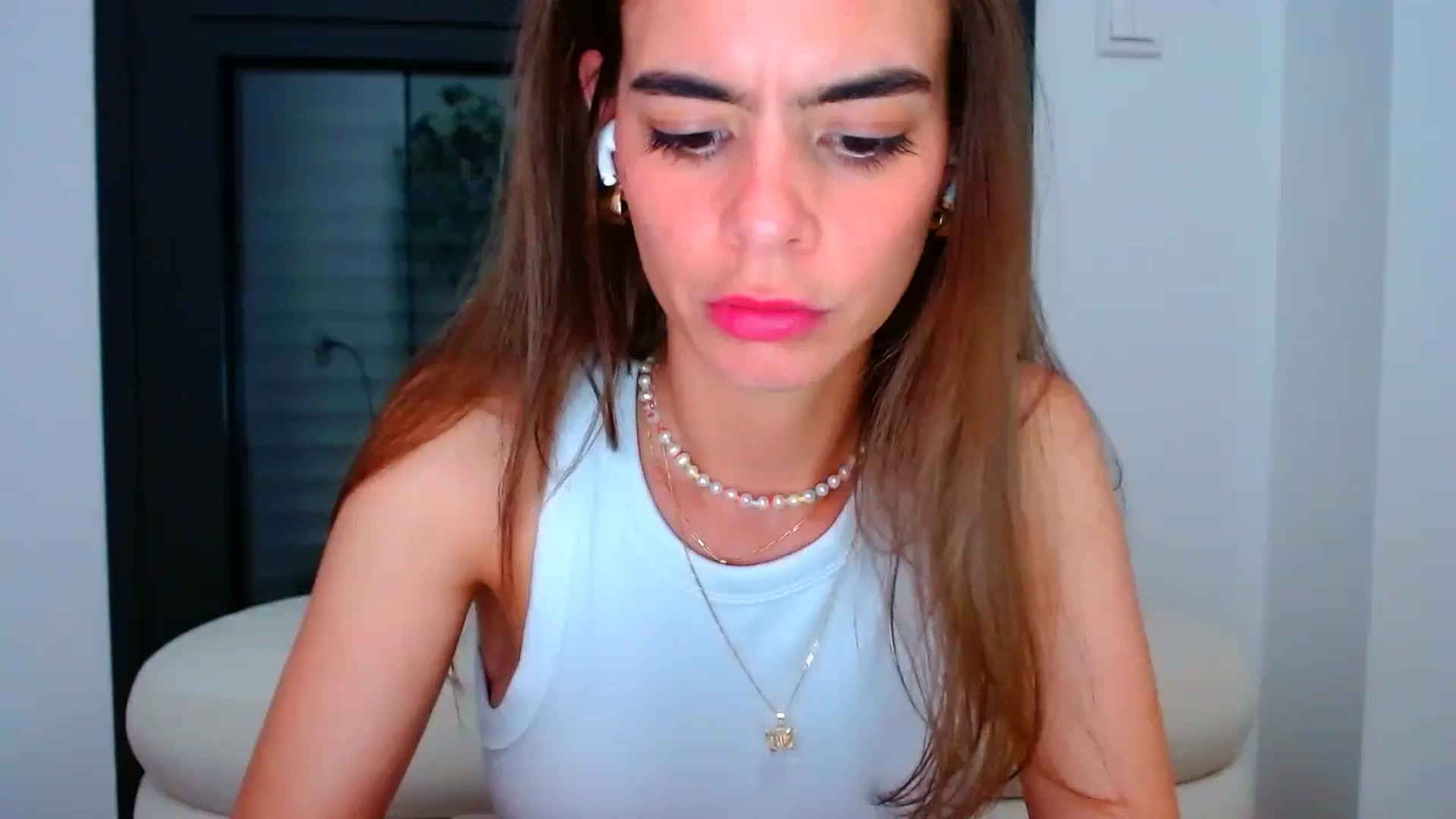 Gallery image thumbnail from fresagirl's myfreecams stream on, 06/20/2025, 24:01 image 19 of 20