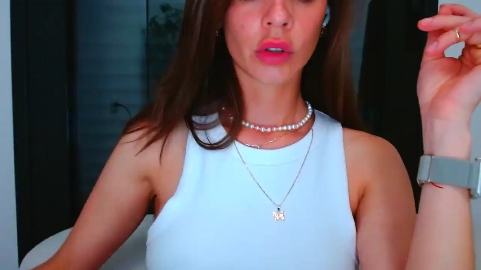 Gallery image thumbnail from fresagirl's myfreecams stream on, 06/20/2025, 24:01 image 4 of 20