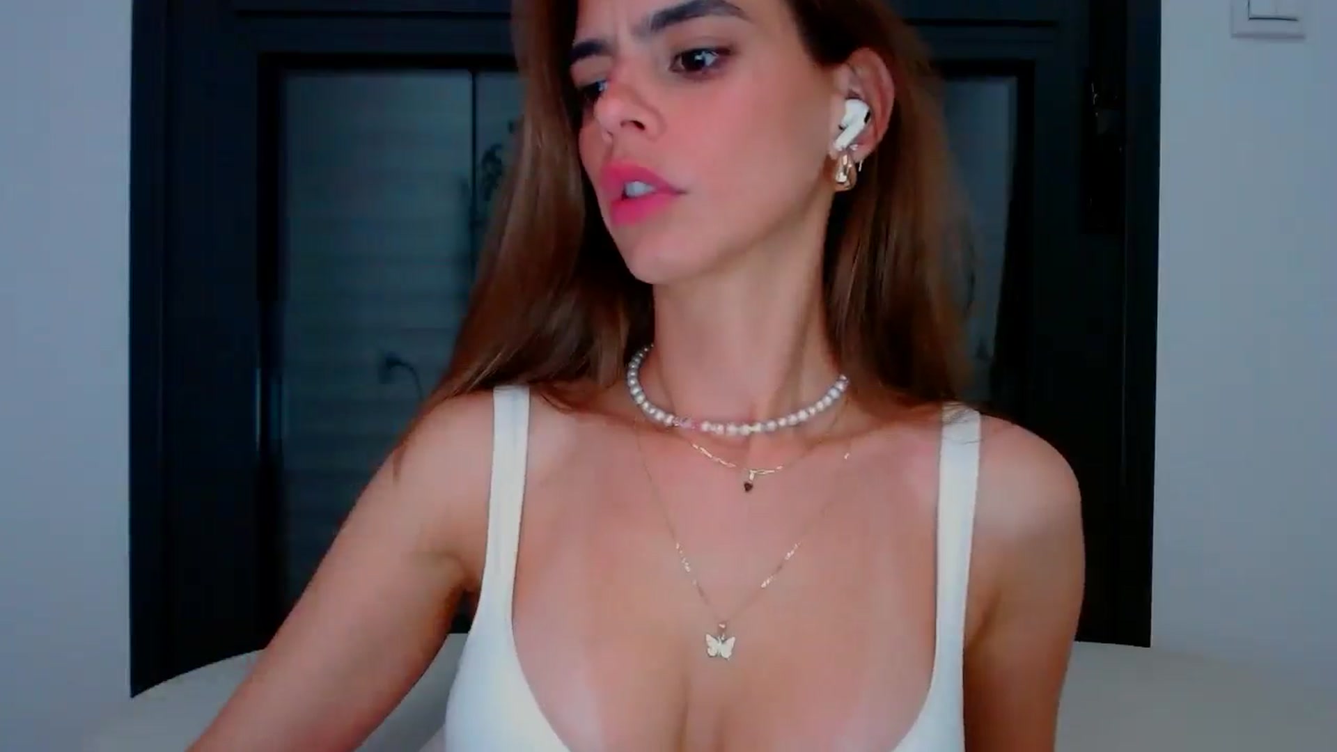 Gallery image thumbnail from fresagirl's myfreecams stream on, 06/26/2025, 24:00 image 13 of 20