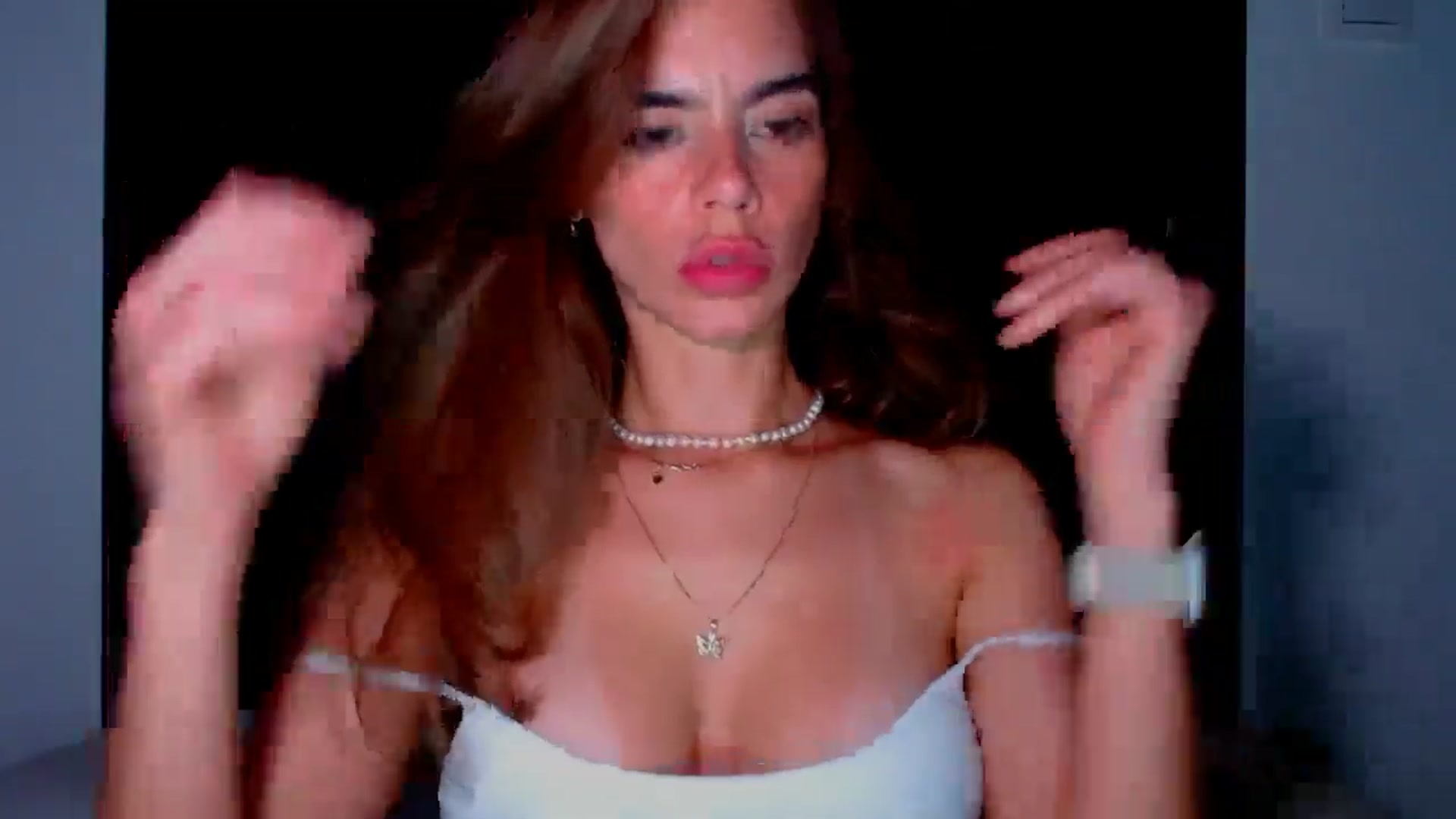 Gallery image thumbnail from fresagirl's myfreecams stream on, 06/27/2025, 24:12 image 3 of 20
