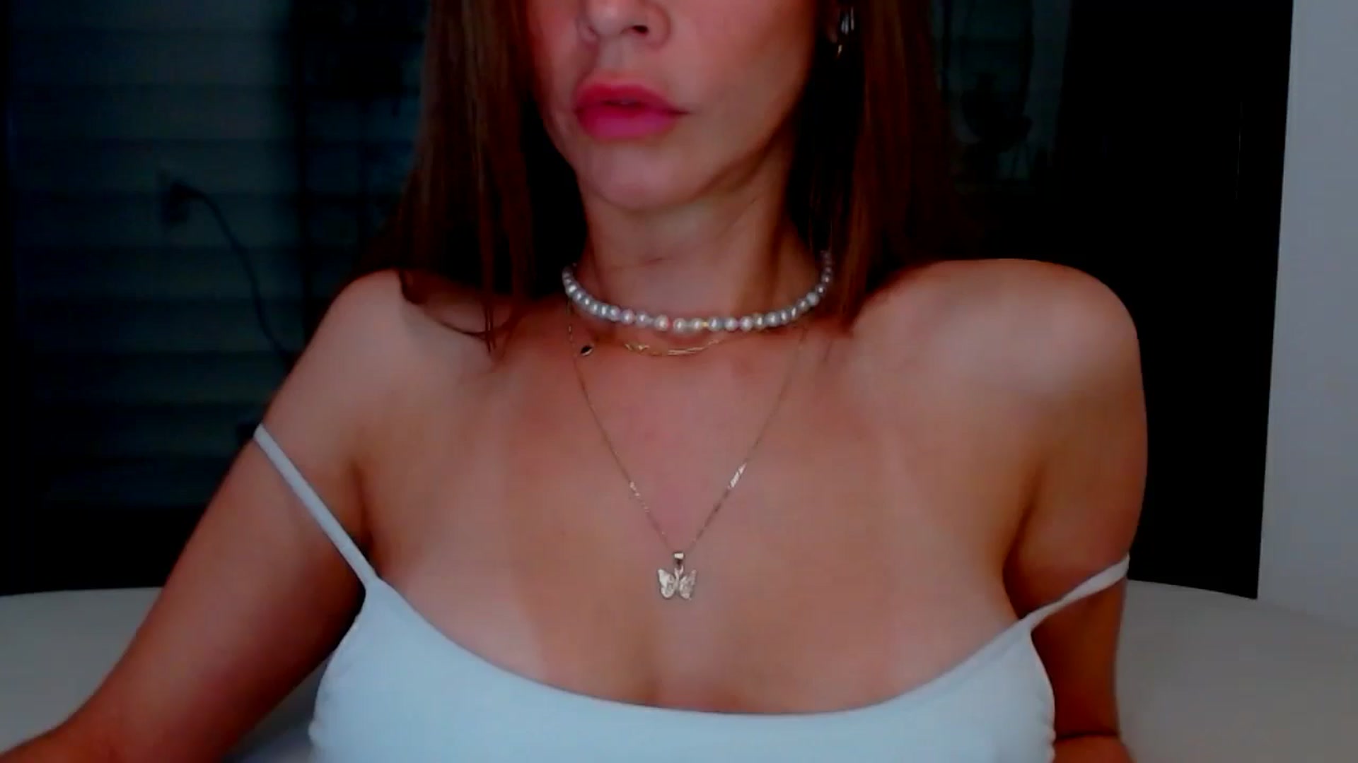 Gallery image thumbnail from fresagirl's myfreecams stream on, 06/27/2025, 24:12 image 10 of 20