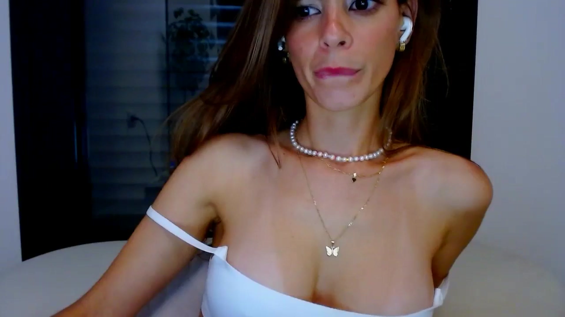Gallery image thumbnail from fresagirl's myfreecams stream on, 07/03/2025, 23:20 image 3 of 20