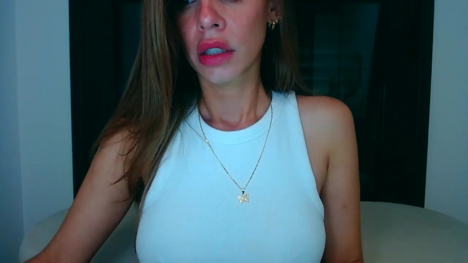 Gallery image thumbnail from fresagirl's myfreecams stream on, 08/05/2025, 22:51 image 7 of 20
