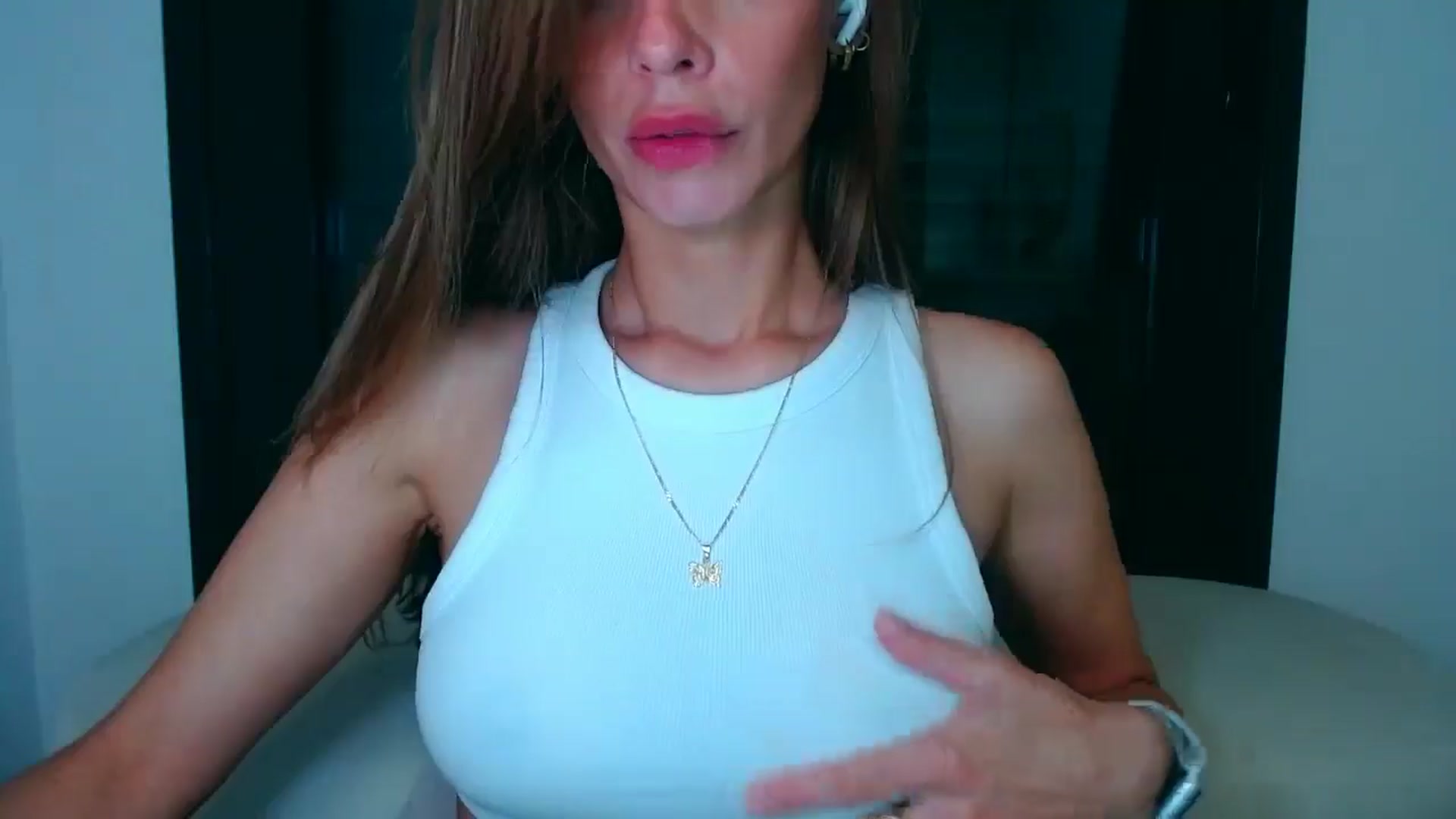 Gallery image thumbnail from fresagirl's myfreecams stream on, 08/05/2025, 22:51 image 14 of 20