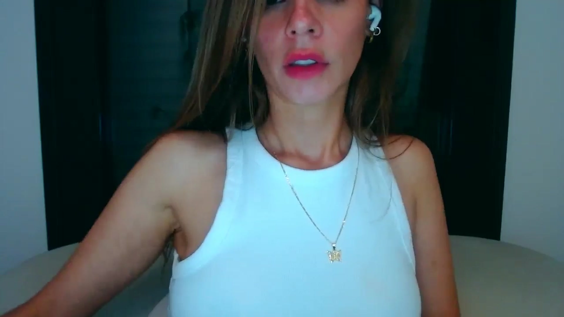 Gallery image thumbnail from fresagirl's myfreecams stream on, 08/05/2025, 23:48 image 6 of 20