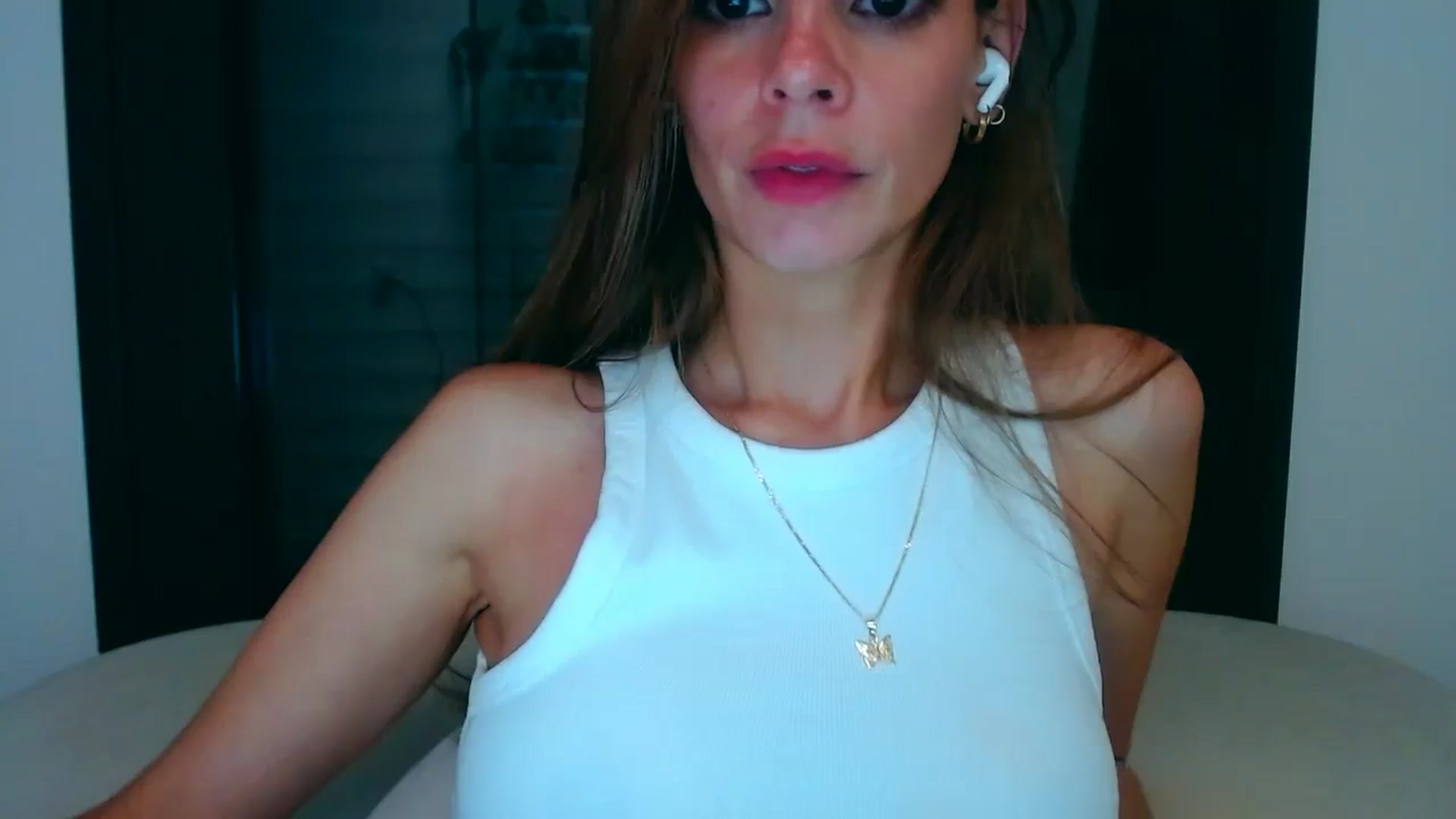 Gallery image thumbnail from fresagirl's myfreecams stream on, 08/05/2025, 23:48 image 10 of 20