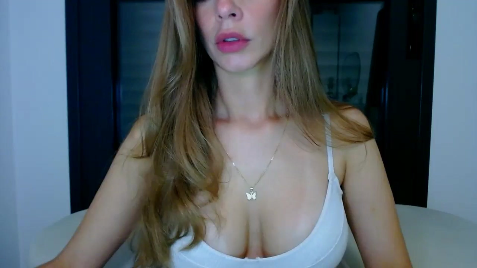 Gallery image thumbnail from fresagirl's myfreecams stream on, 08/06/2025, 21:07 image 6 of 20