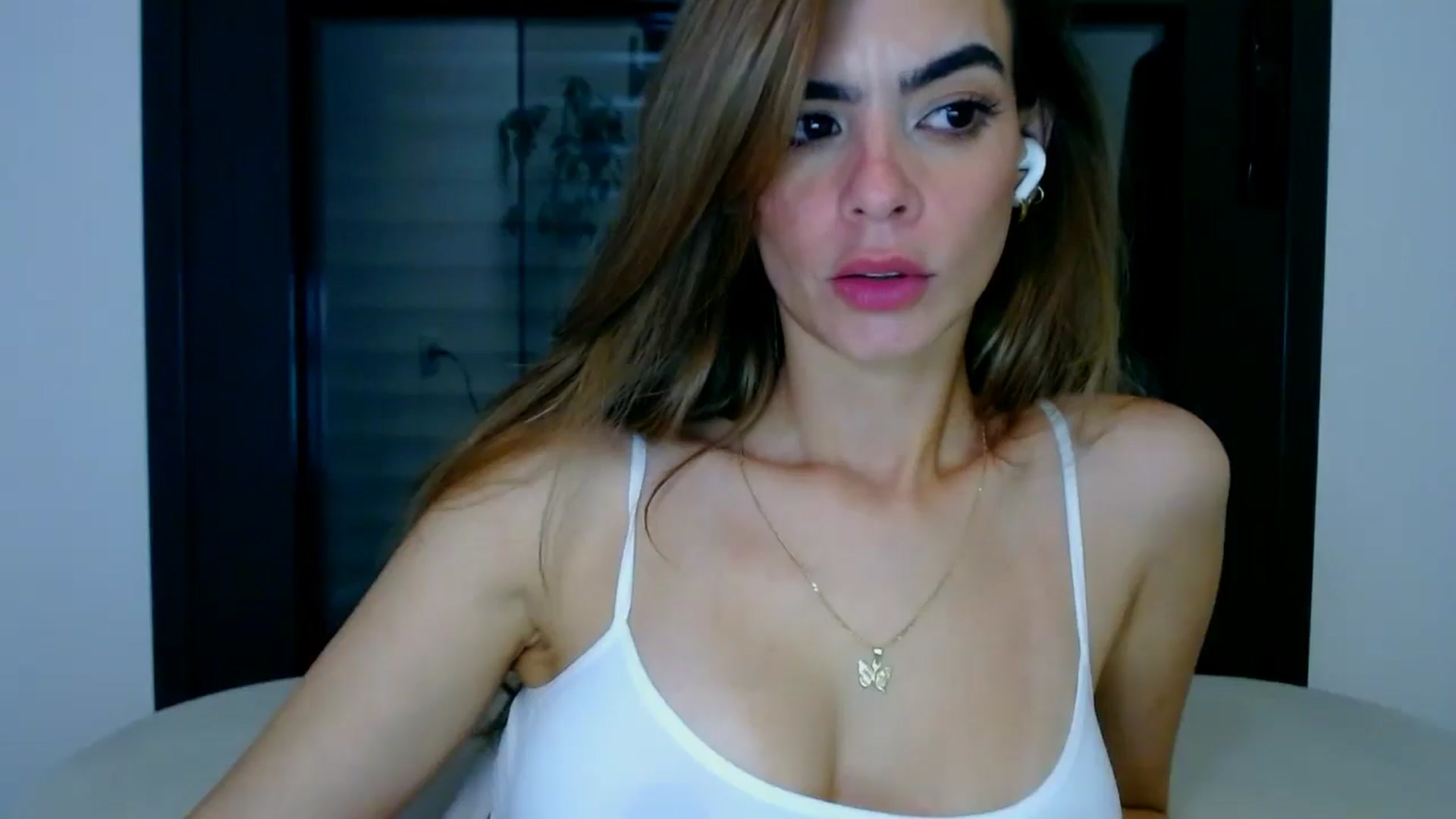 Gallery image thumbnail from fresagirl's myfreecams stream on, 08/06/2025, 21:45 image 19 of 20