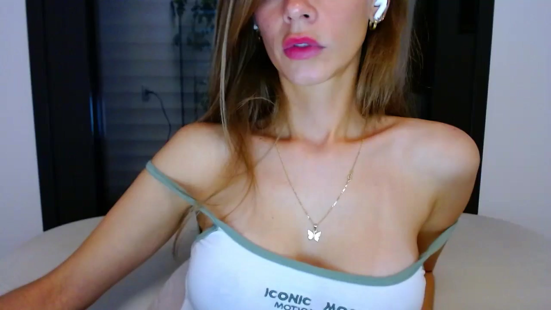 Gallery image thumbnail from fresagirl's myfreecams stream on, 08/08/2025, 24:39 image 1 of 20