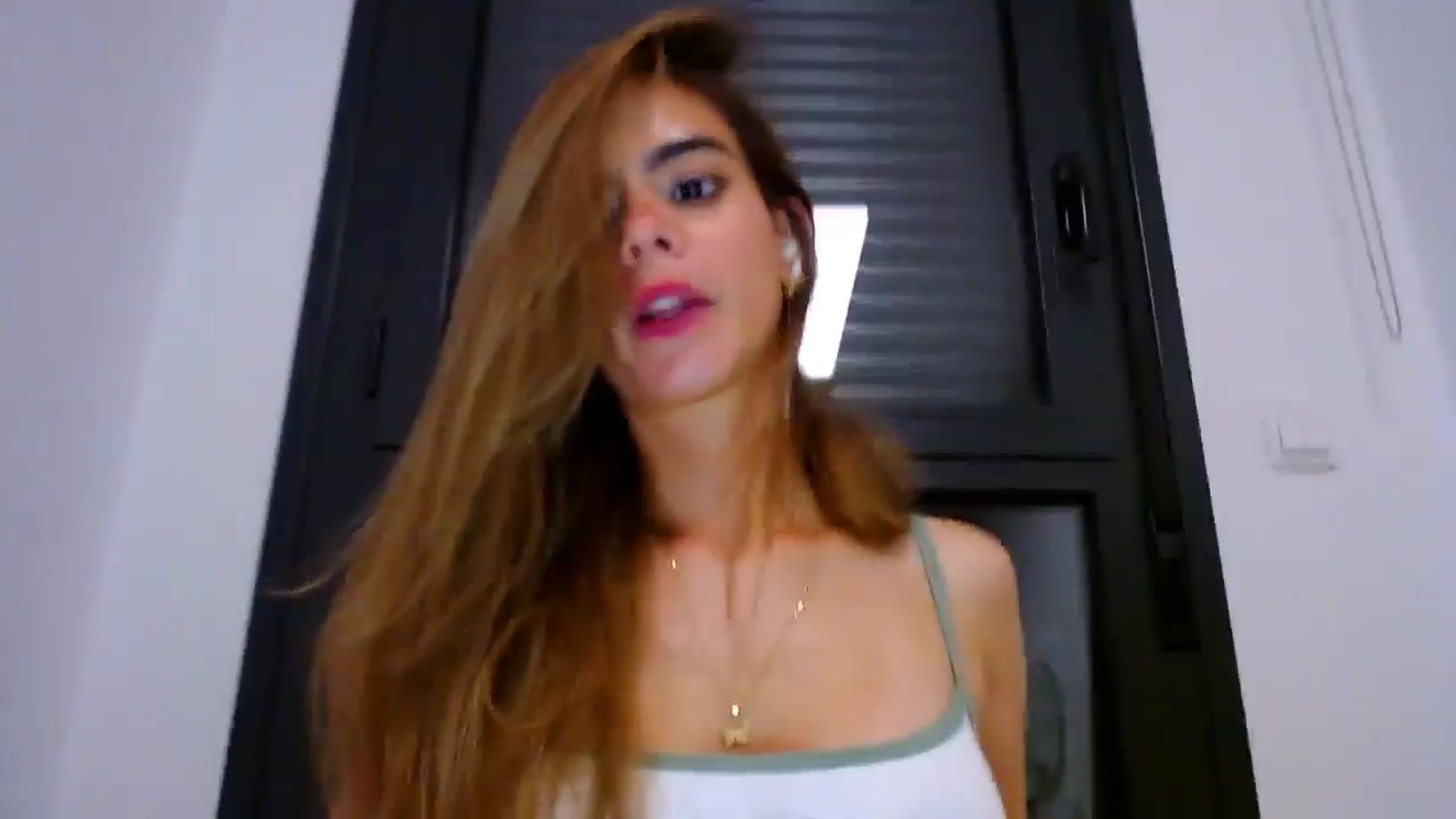 Gallery image thumbnail from fresagirl's myfreecams stream on, 08/08/2025, 24:39 image 6 of 20