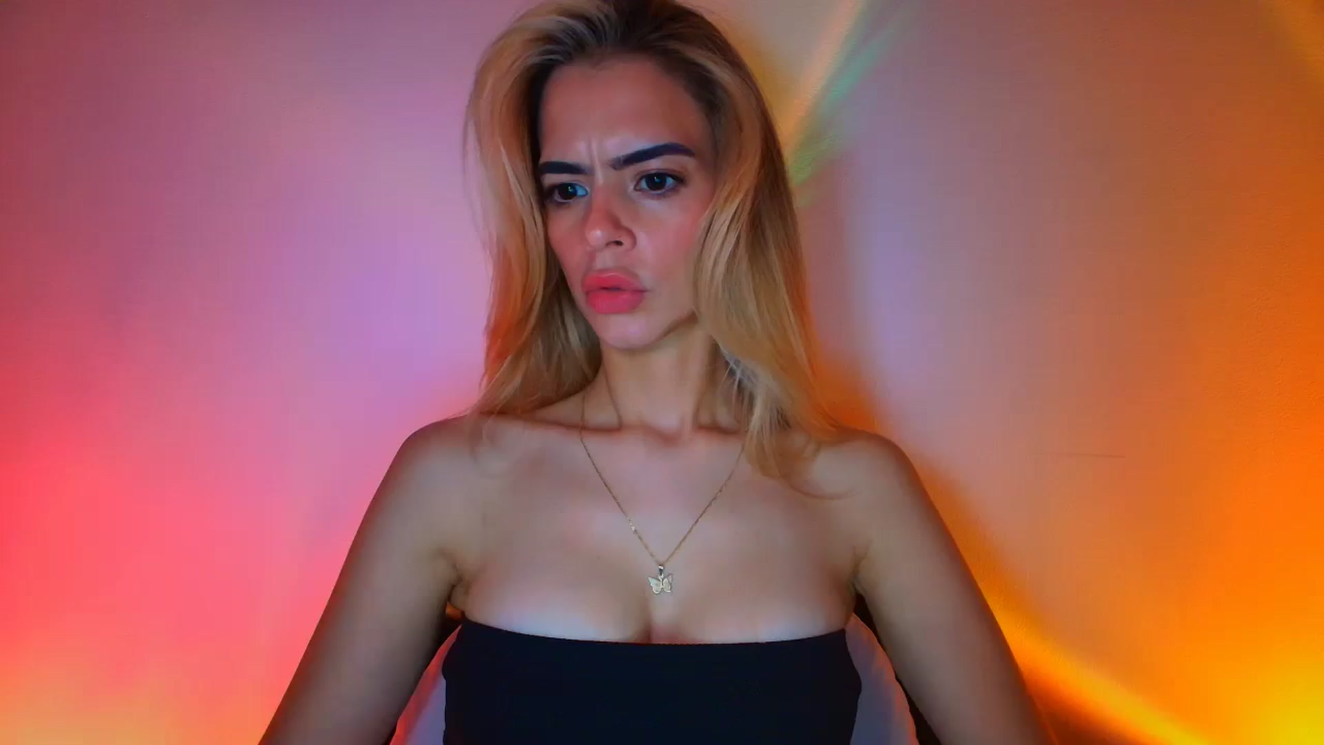 Gallery image thumbnail from fresagirl's myfreecams stream on, 10/14/2025, 21:49 image 6 of 20