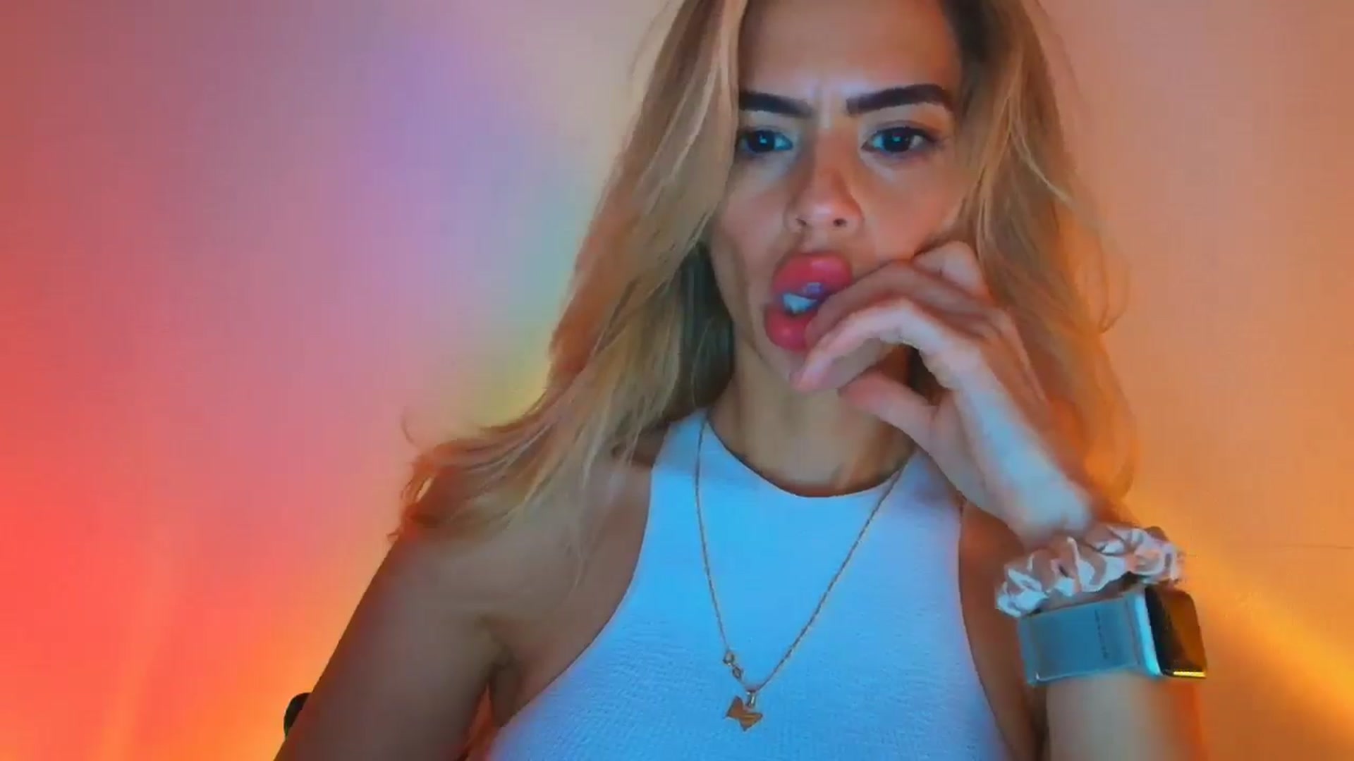 Gallery image thumbnail from fresagirl's myfreecams stream on, 10/15/2025, 23:36 image 19 of 20