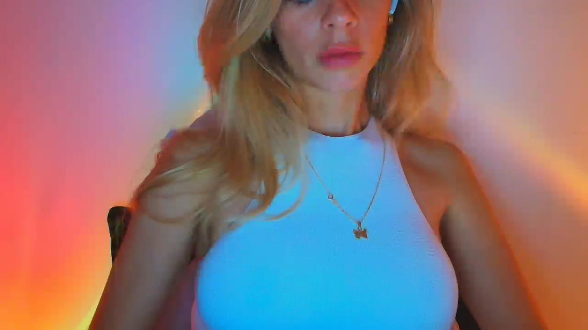 Gallery image thumbnail from fresagirl's myfreecams stream on, 10/15/2025, 23:36 image 15 of 20