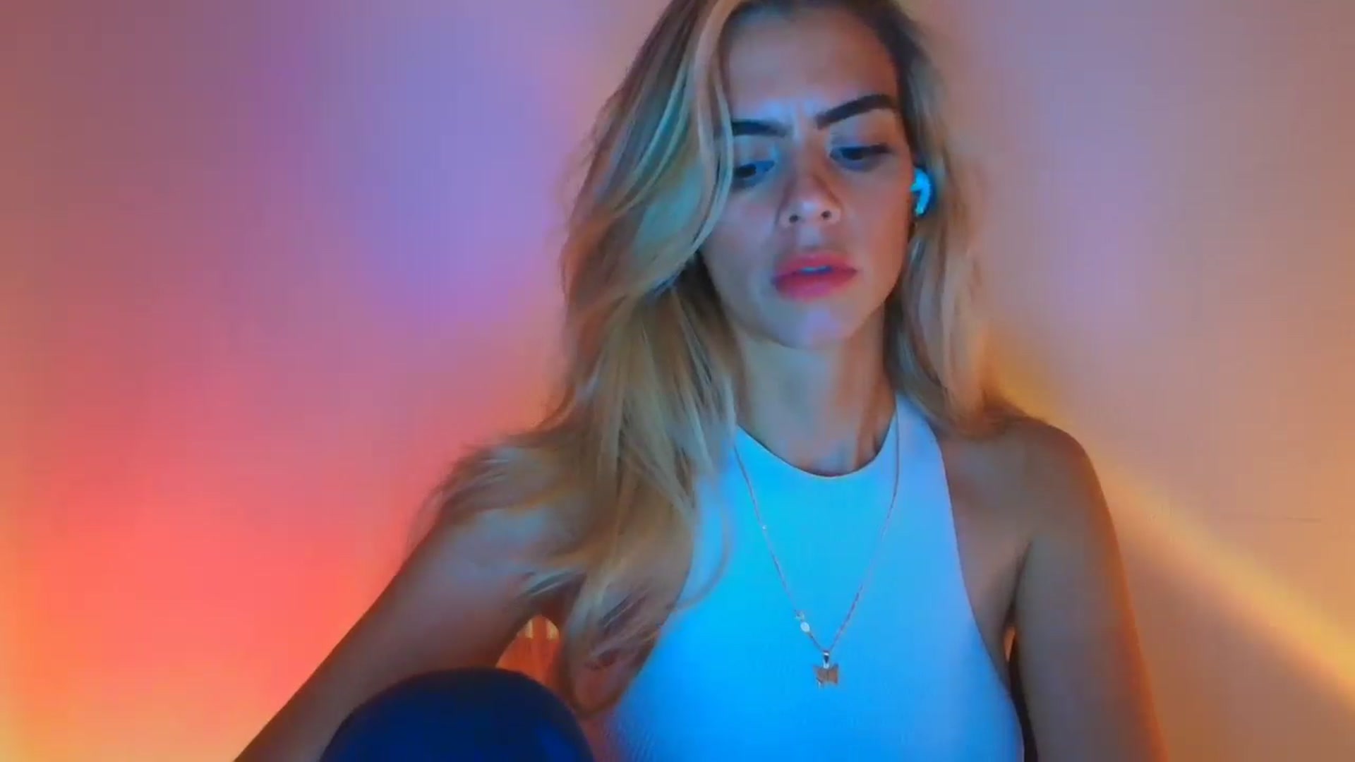 Gallery image thumbnail from fresagirl's myfreecams stream on, 10/15/2025, 23:36 image 17 of 20
