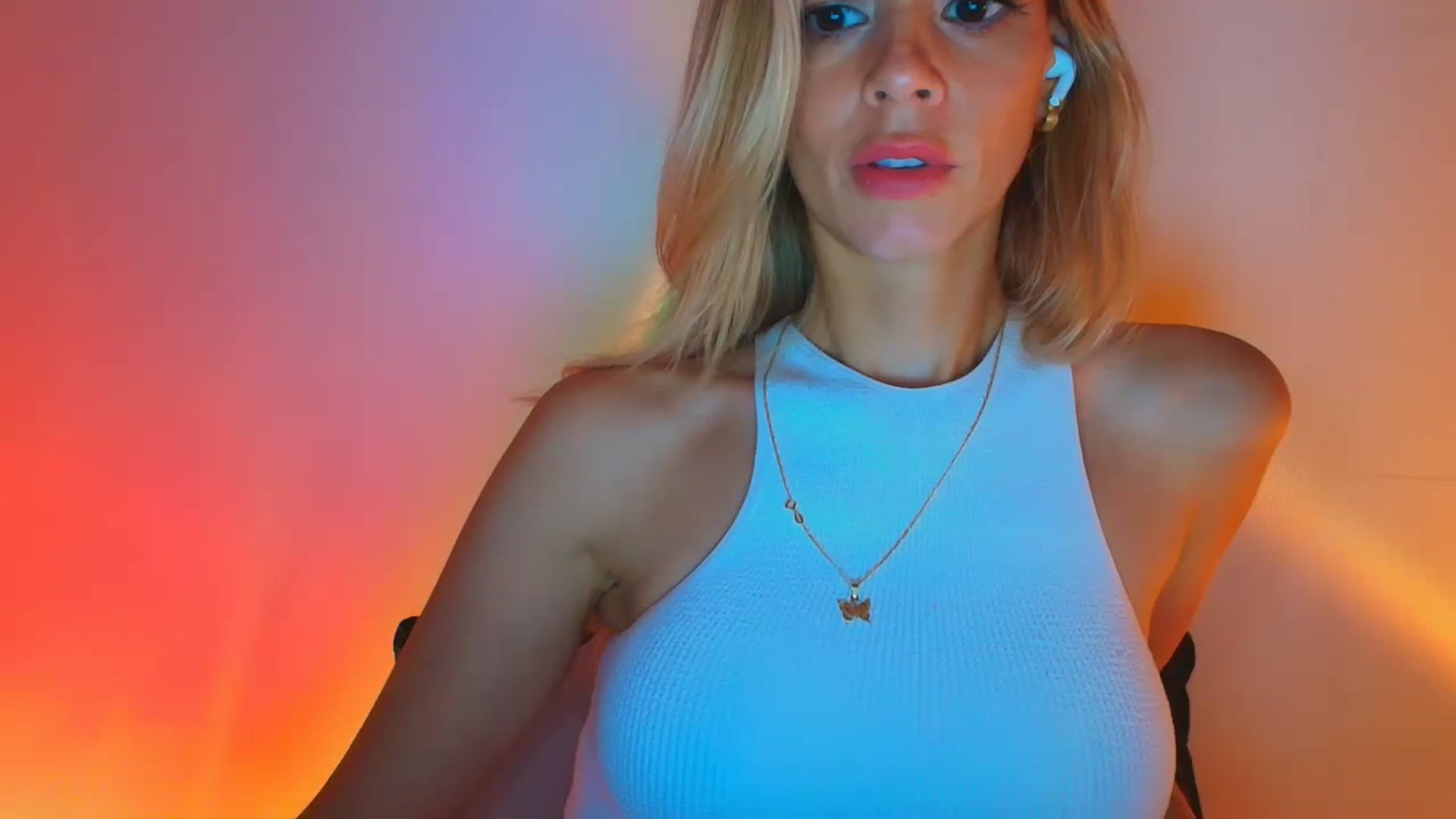 Gallery image thumbnail from fresagirl's myfreecams stream on, 10/15/2025, 23:36 image 6 of 20
