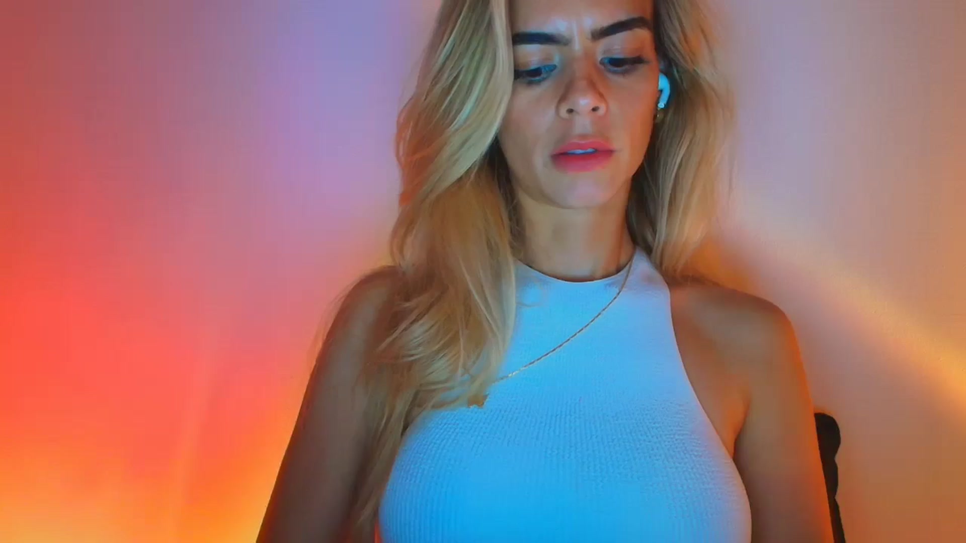 Gallery image thumbnail from fresagirl's myfreecams stream on, 10/15/2025, 23:36 image 2 of 20
