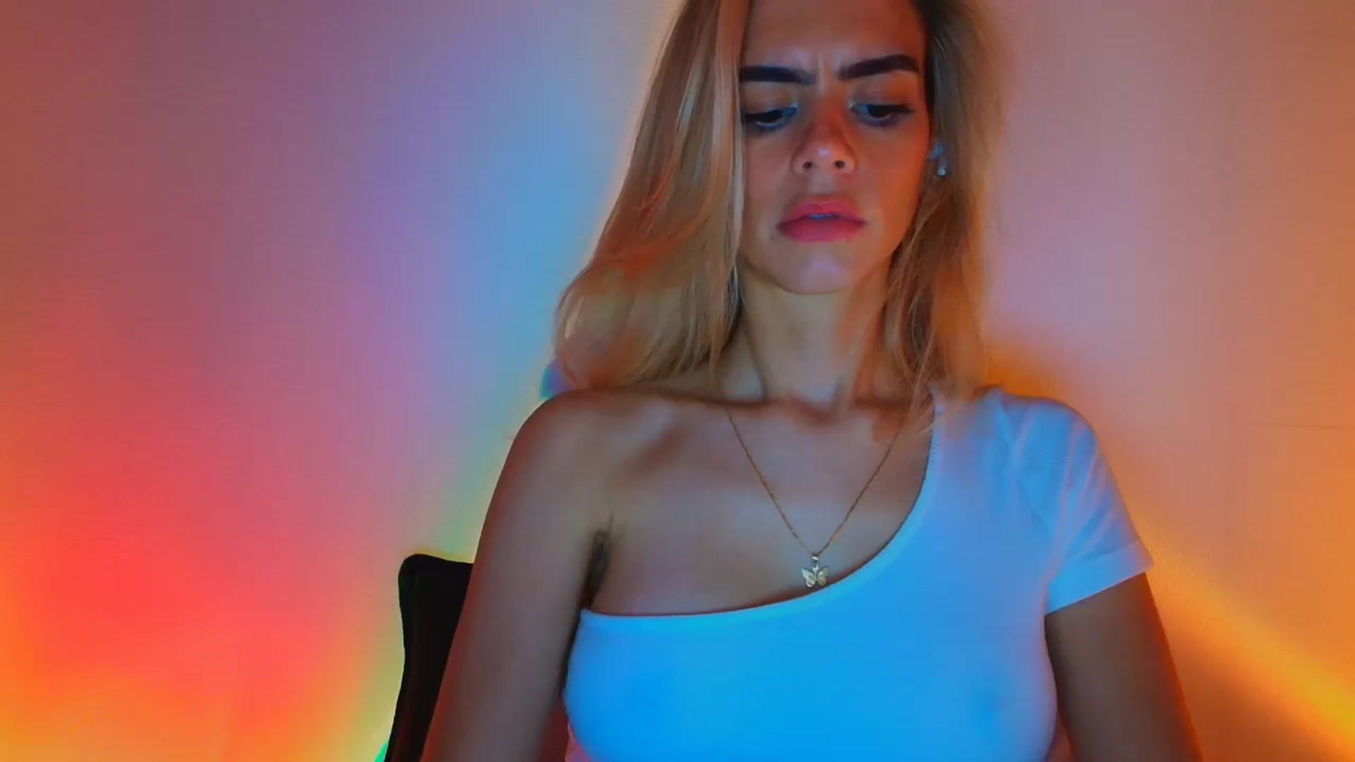 Gallery image thumbnail from fresagirl's myfreecams stream on, 10/16/2025, 21:13 image 5 of 20