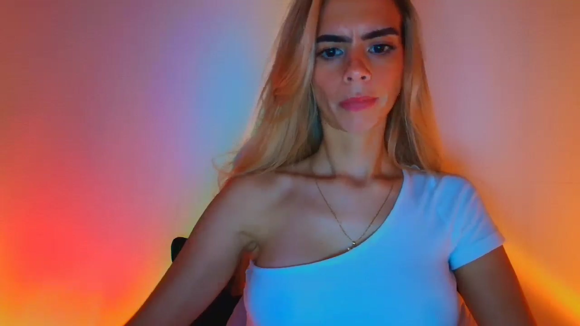 Gallery image thumbnail from fresagirl's myfreecams stream on, 10/16/2025, 21:13 image 6 of 20