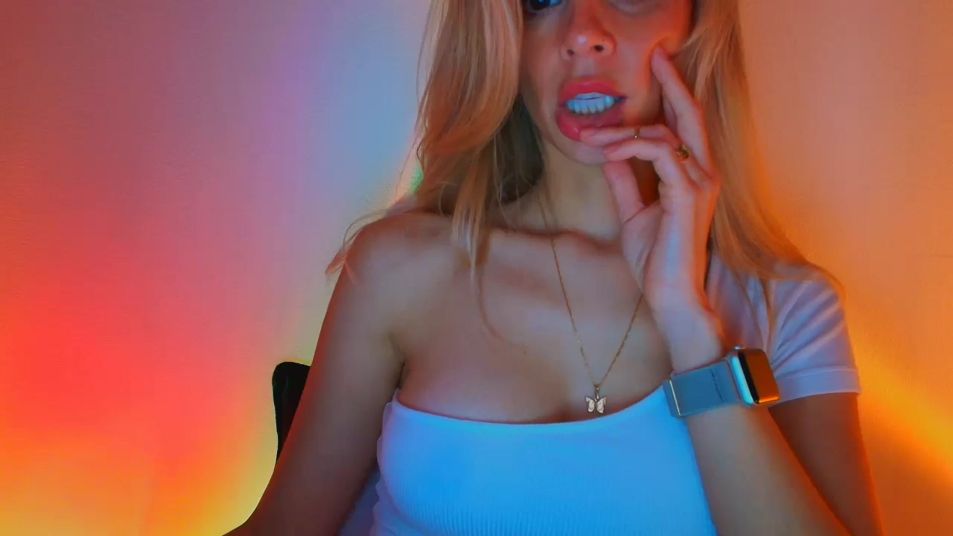 Gallery image thumbnail from fresagirl's myfreecams stream on, 10/16/2025, 21:13 image 12 of 20