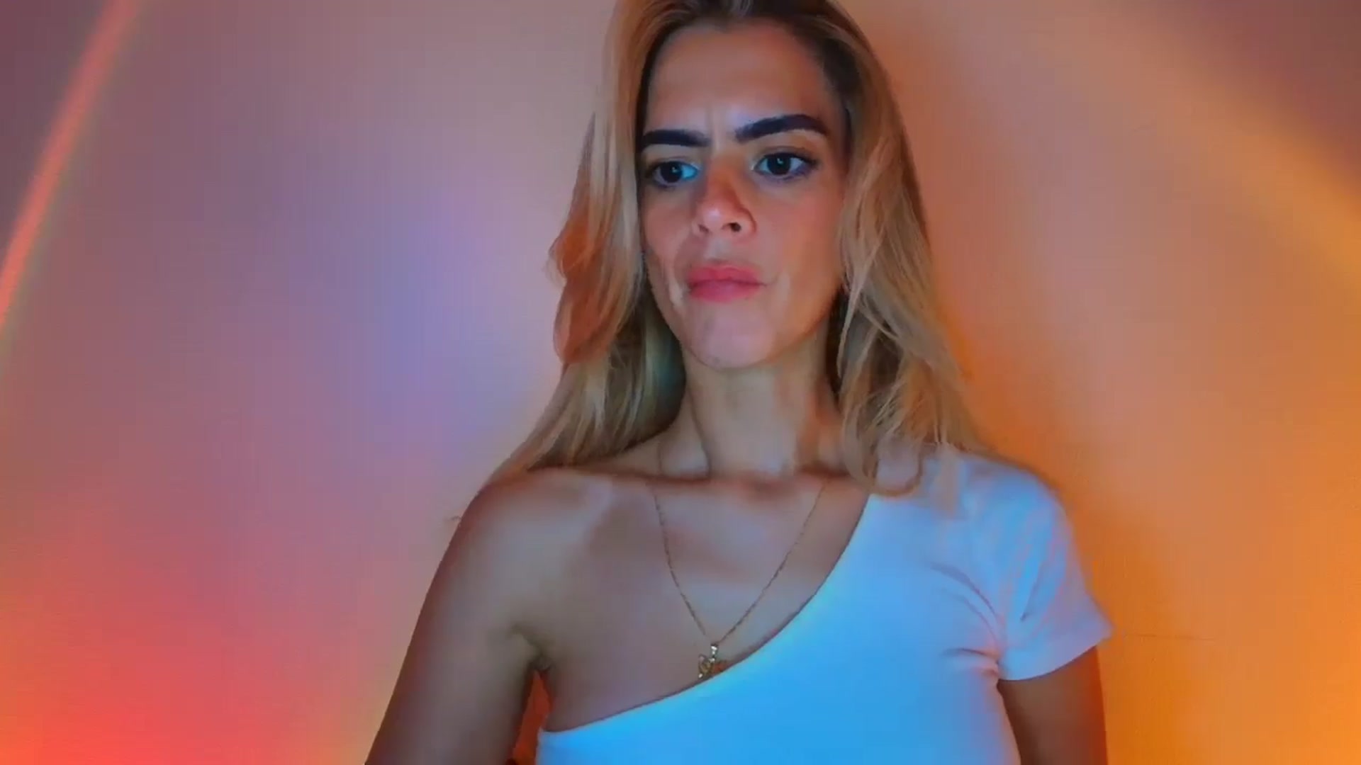 Gallery image thumbnail from fresagirl's myfreecams stream on, 10/16/2025, 21:13 image 19 of 20