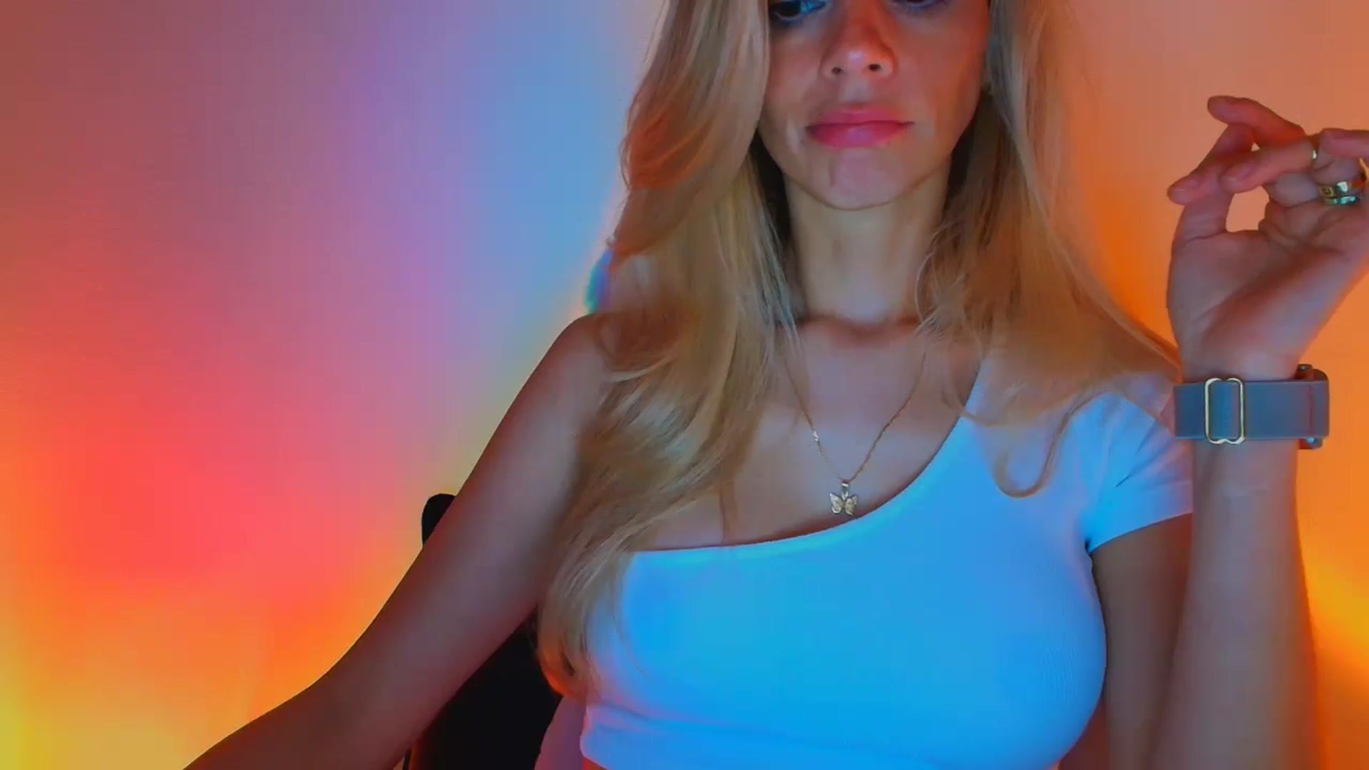 Gallery image thumbnail from fresagirl's myfreecams stream on, 10/16/2025, 21:13 image 2 of 20