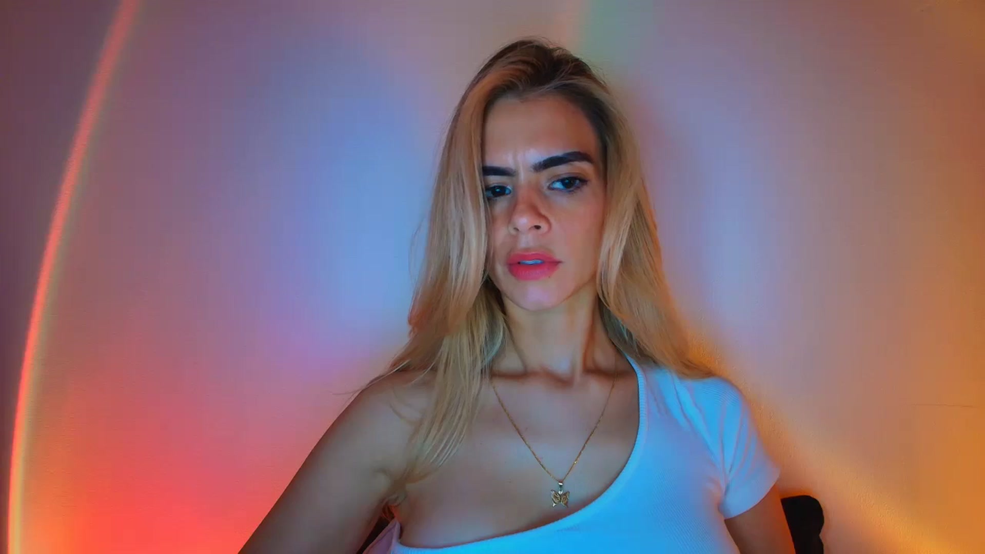 Gallery image thumbnail from fresagirl's myfreecams stream on, 10/16/2025, 23:24 image 14 of 20