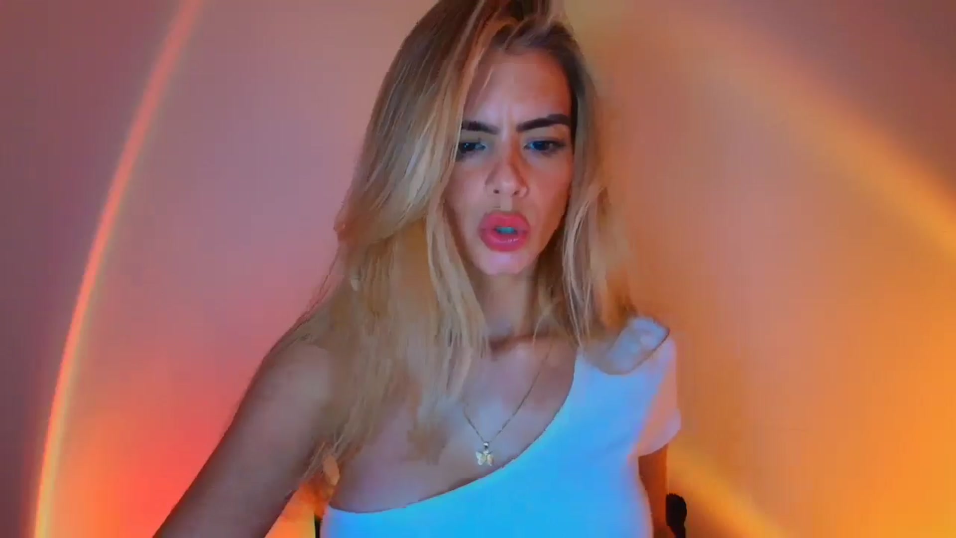 Gallery image thumbnail from fresagirl's myfreecams stream on, 10/16/2025, 23:48 image 9 of 20