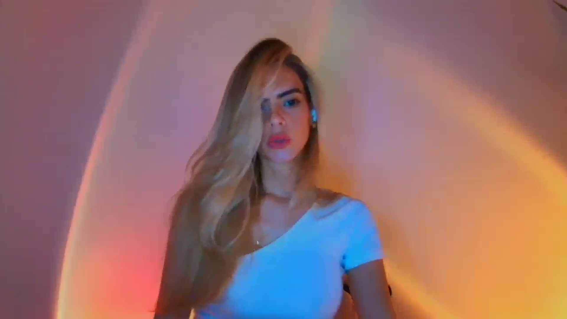 Gallery image thumbnail from fresagirl's myfreecams stream on, 10/16/2025, 23:48 image 8 of 20
