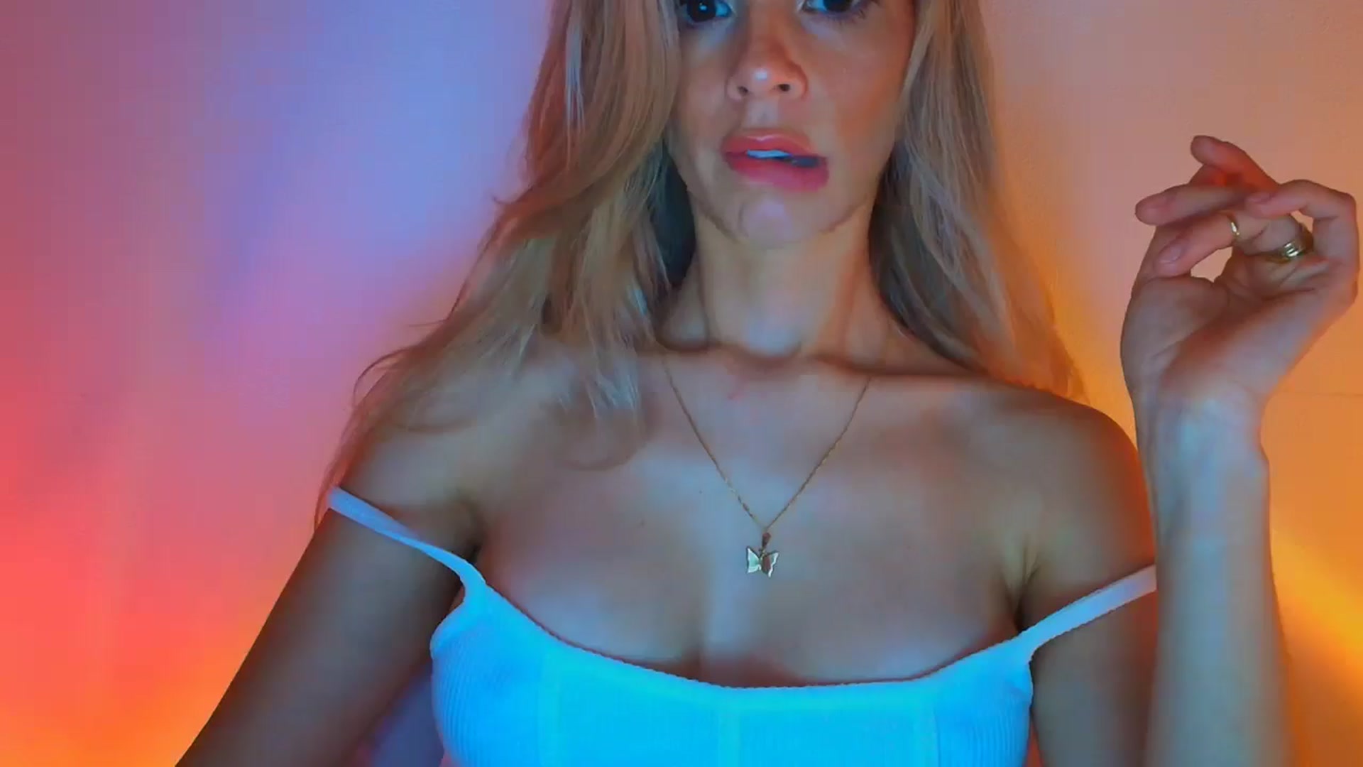 Gallery image thumbnail from fresagirl's myfreecams stream on, 10/23/2025, 23:59 image 3 of 20
