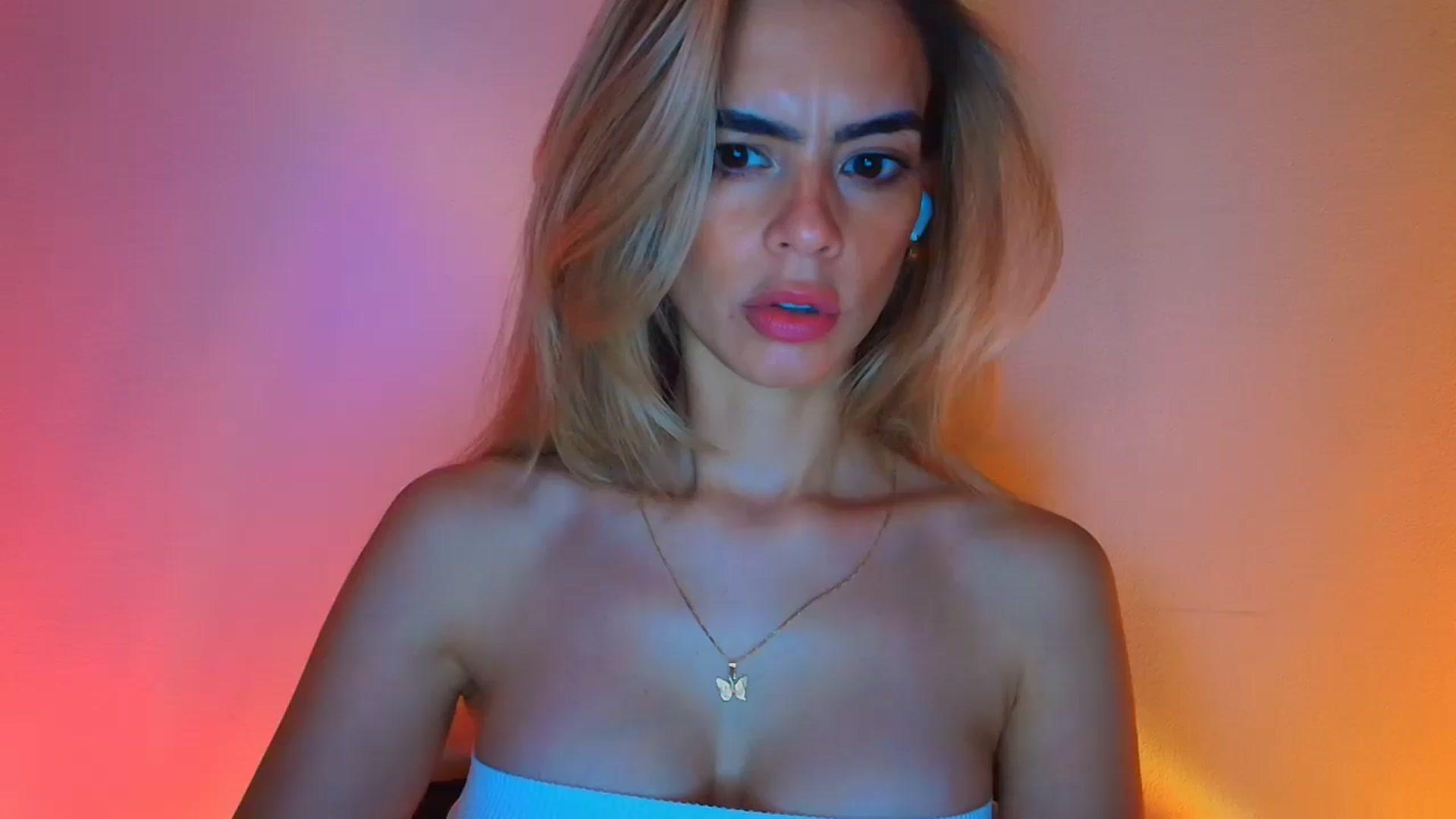 Gallery image thumbnail from fresagirl's myfreecams stream on, 11/11/2025, 24:19 image 1 of 20