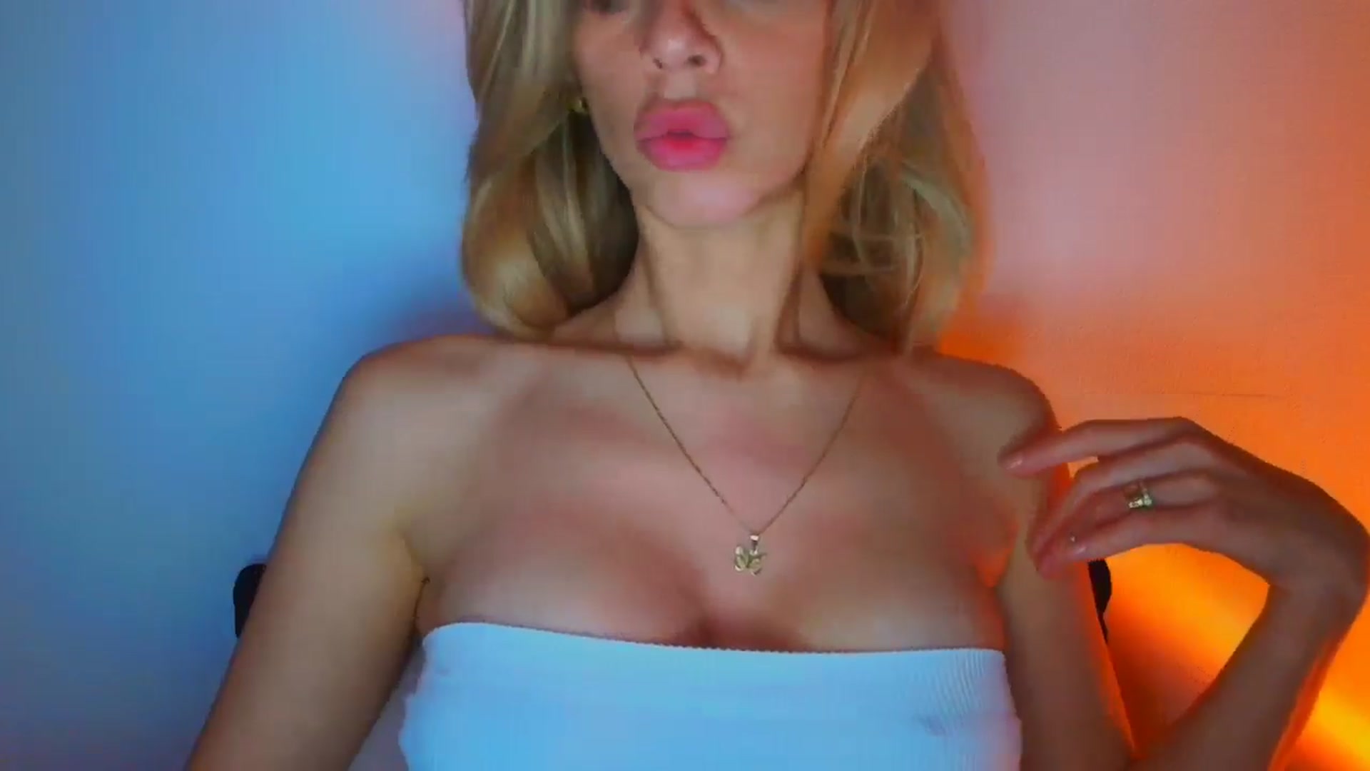 Gallery image thumbnail from fresagirl's myfreecams stream on, 11/11/2025, 24:19 image 8 of 20