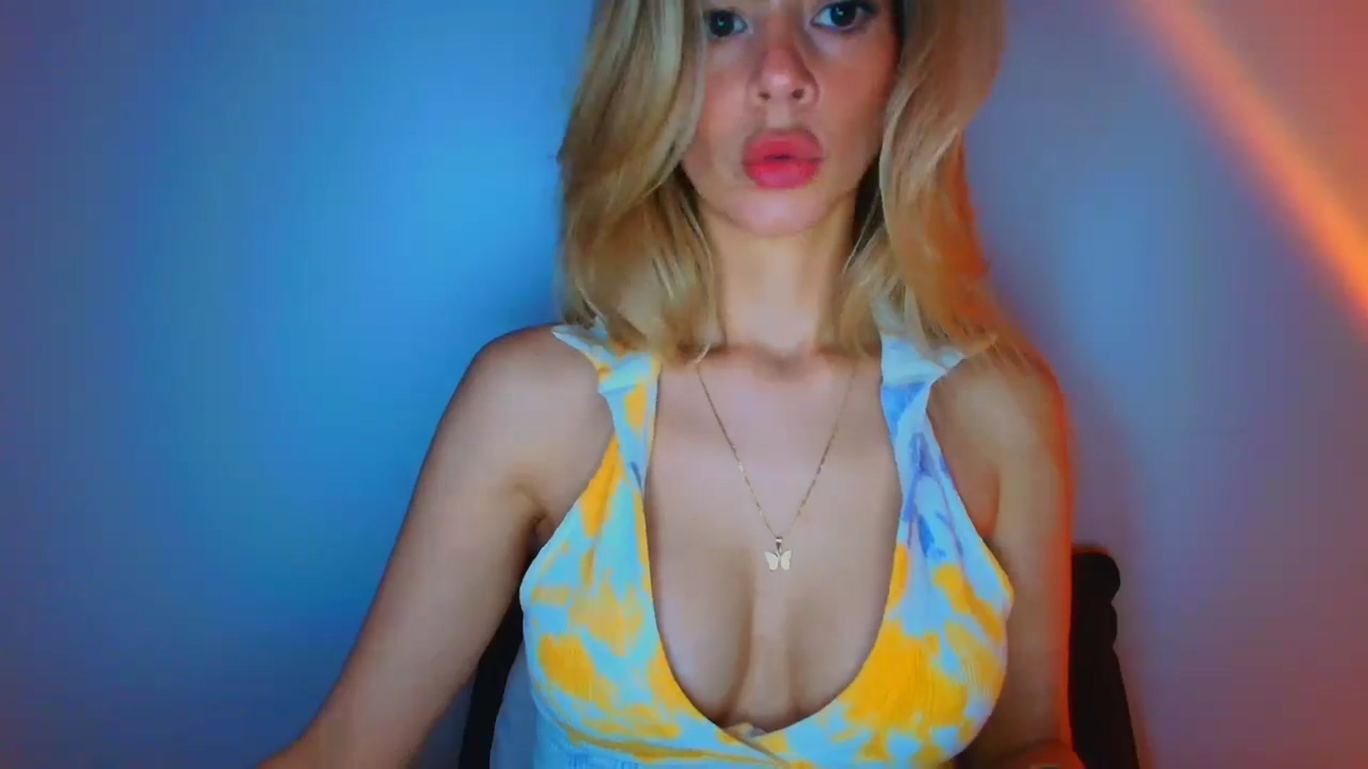 Gallery image thumbnail from fresagirl's myfreecams stream on, 11/11/2025, 21:27 image 6 of 20
