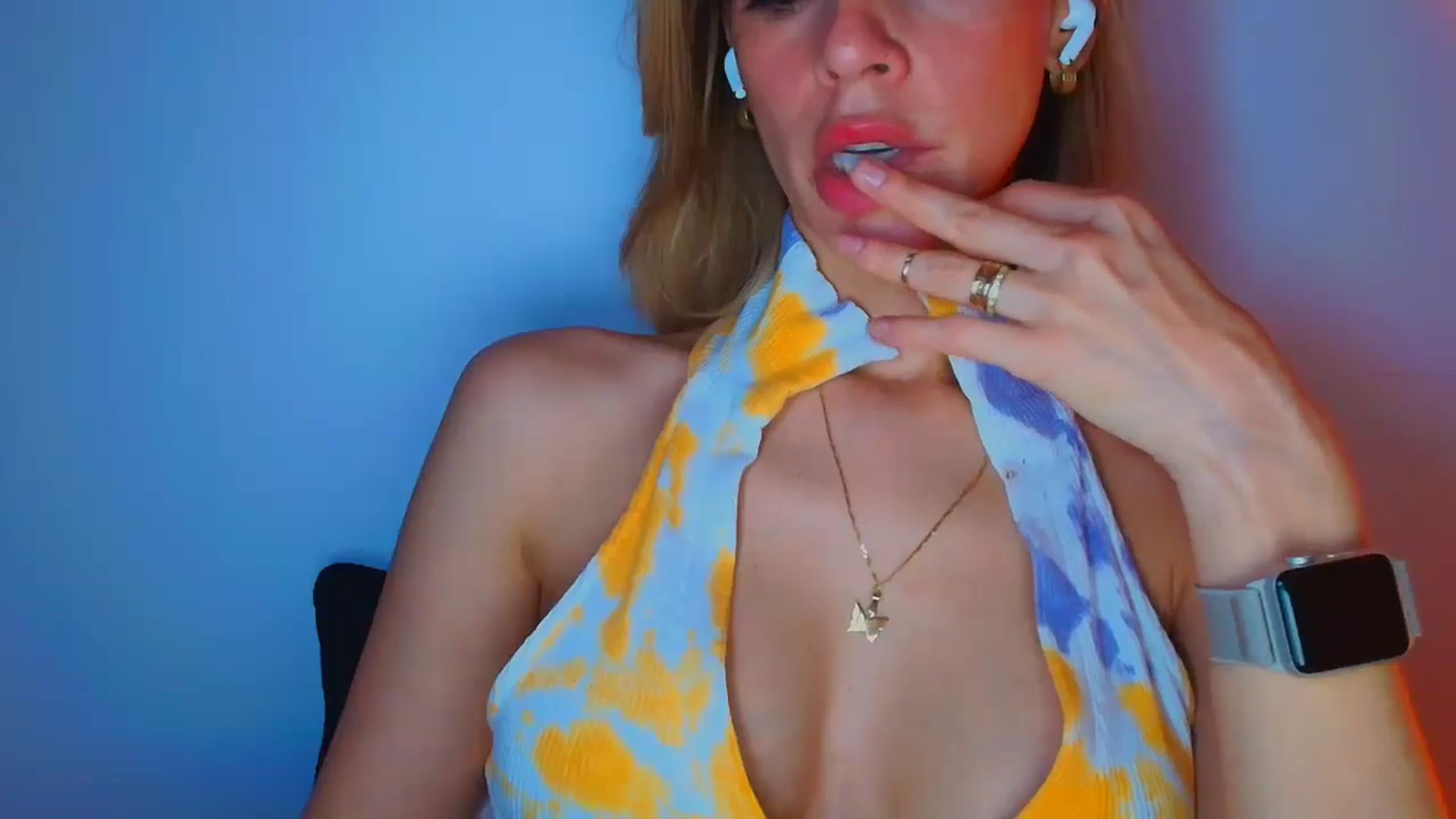 Gallery image thumbnail from fresagirl's myfreecams stream on, 11/12/2025, 24:56 image 19 of 20