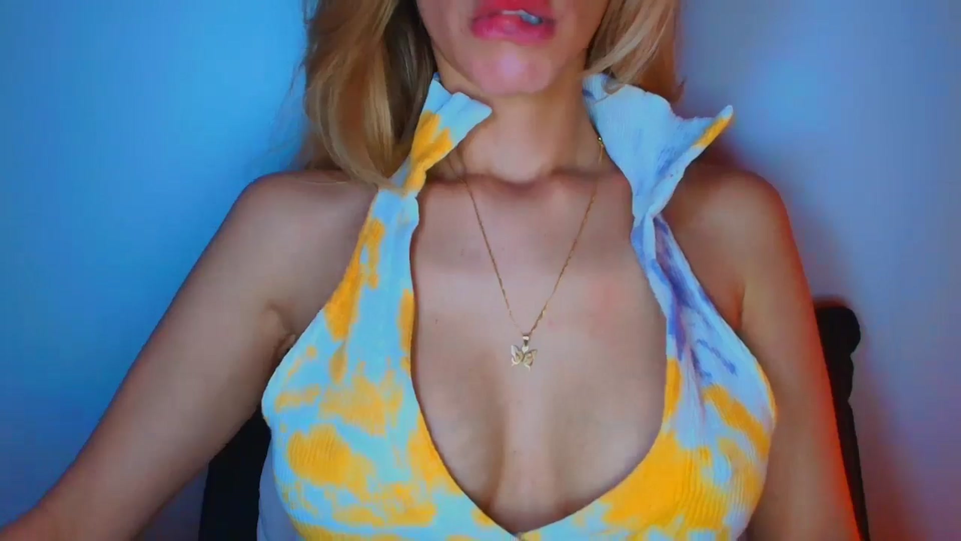 Gallery image thumbnail from fresagirl's myfreecams stream on, 11/12/2025, 24:56 image 14 of 20