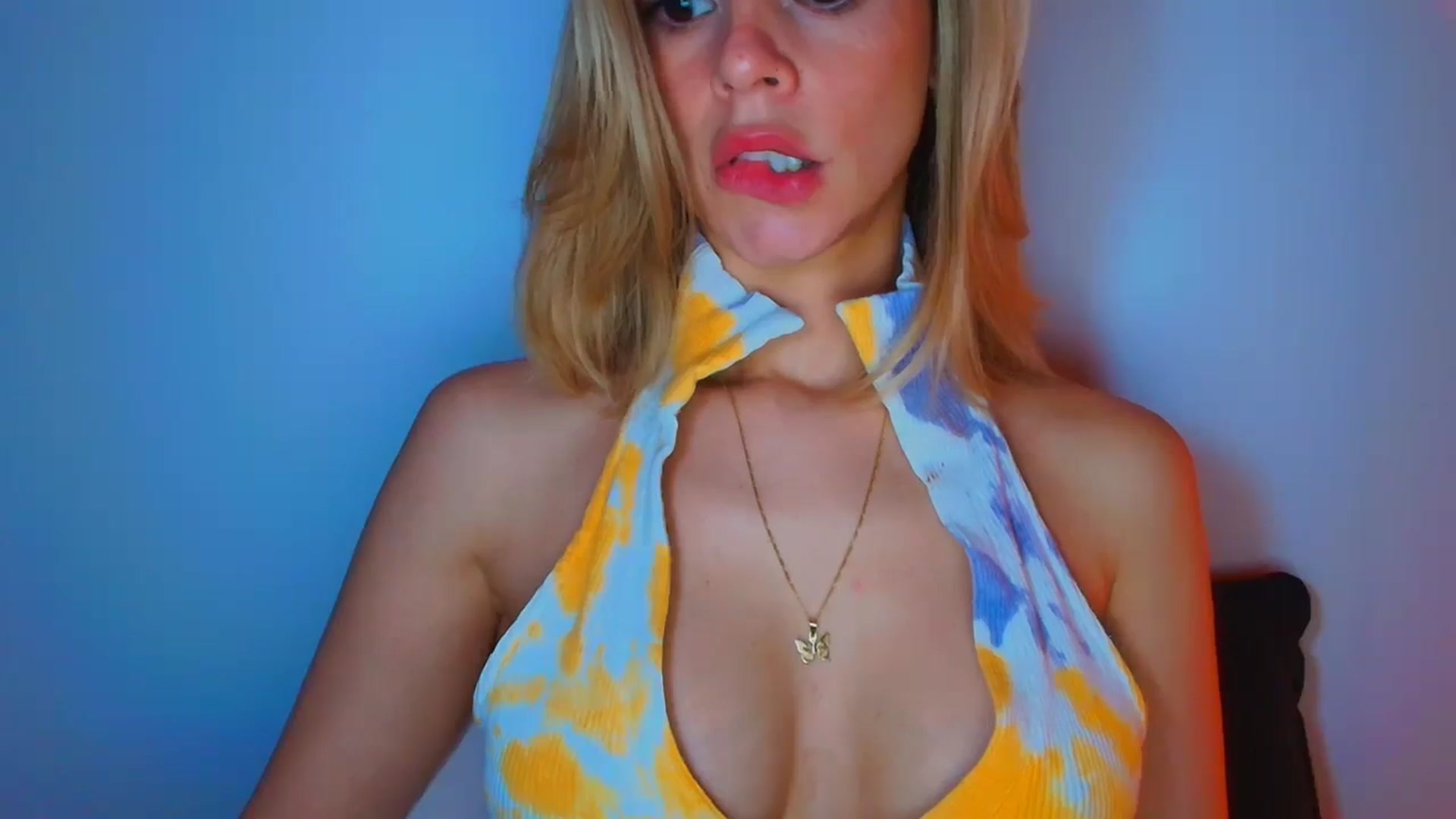 Gallery image thumbnail from fresagirl's myfreecams stream on, 11/12/2025, 24:56 image 2 of 20