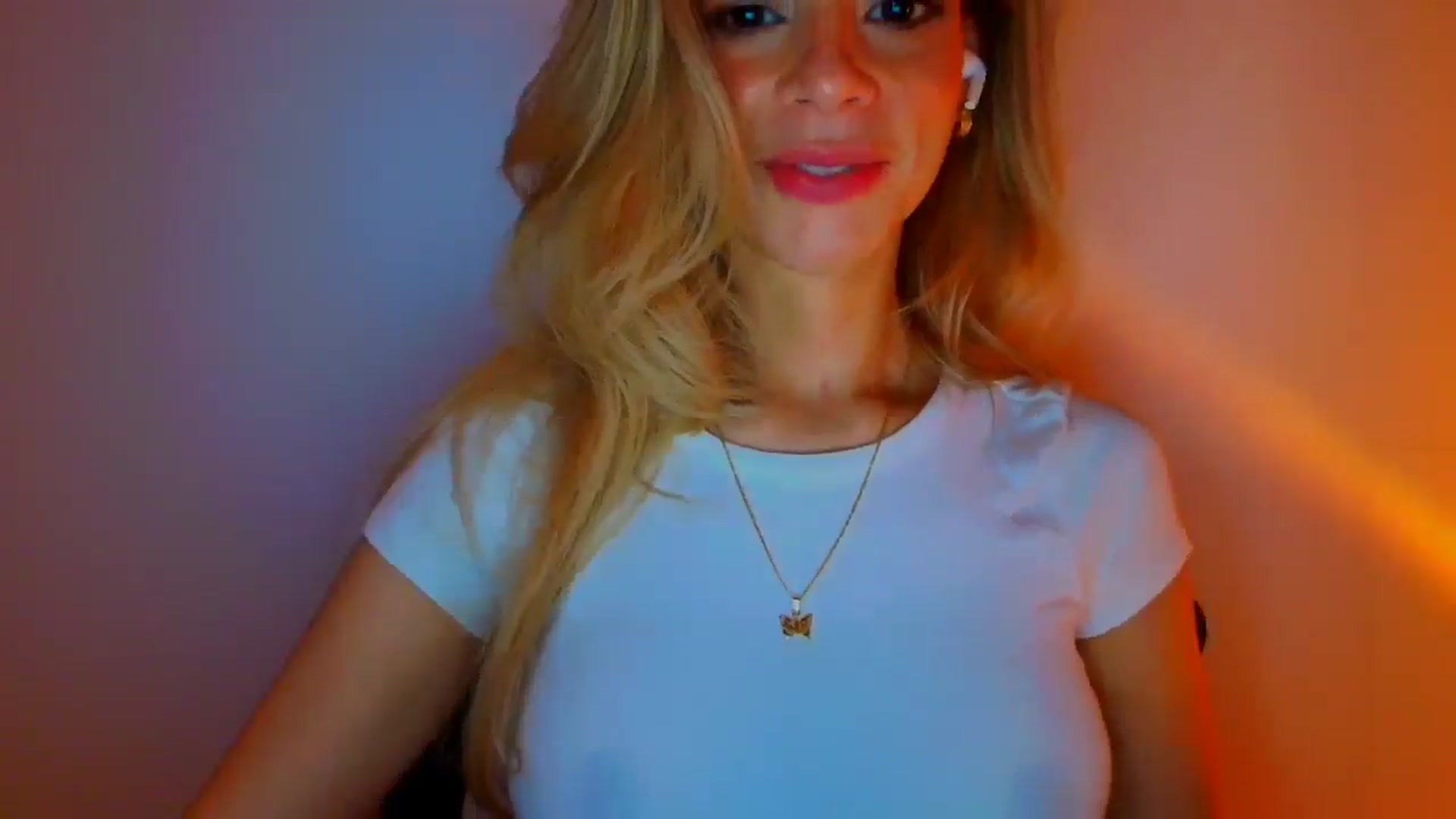 Gallery image thumbnail from fresagirl's myfreecams stream on, 11/18/2025, 21:51 image 11 of 20
