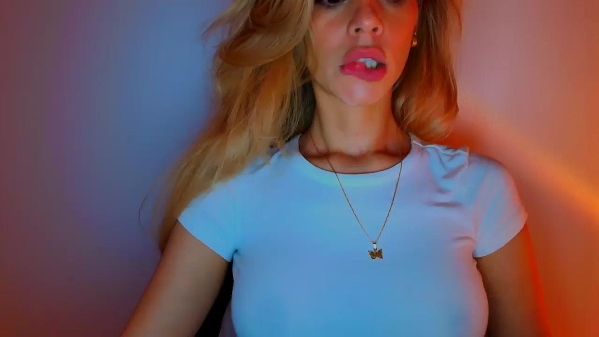 Gallery image thumbnail from fresagirl's myfreecams stream on, 11/18/2025, 21:51 image 19 of 20