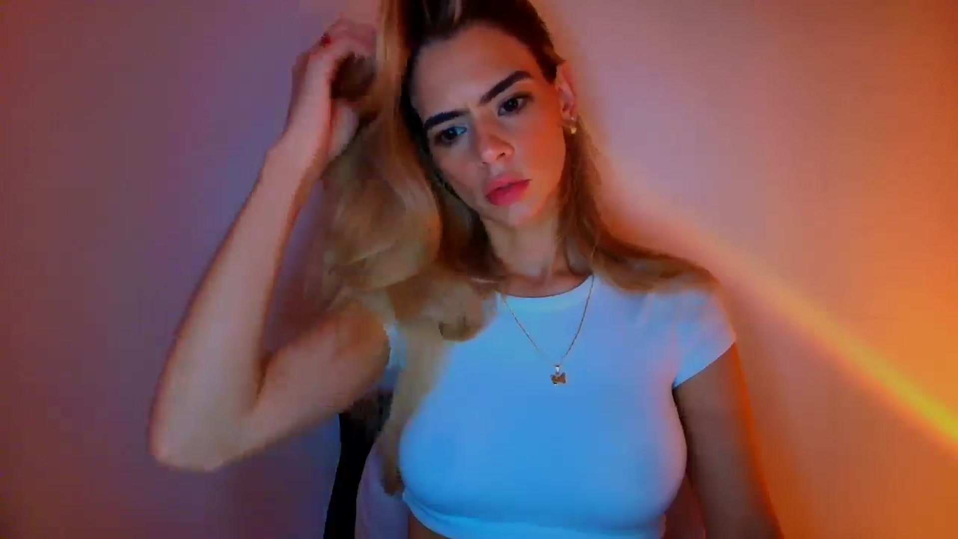 Gallery image thumbnail from fresagirl's myfreecams stream on, 11/18/2025, 21:51 image 2 of 20