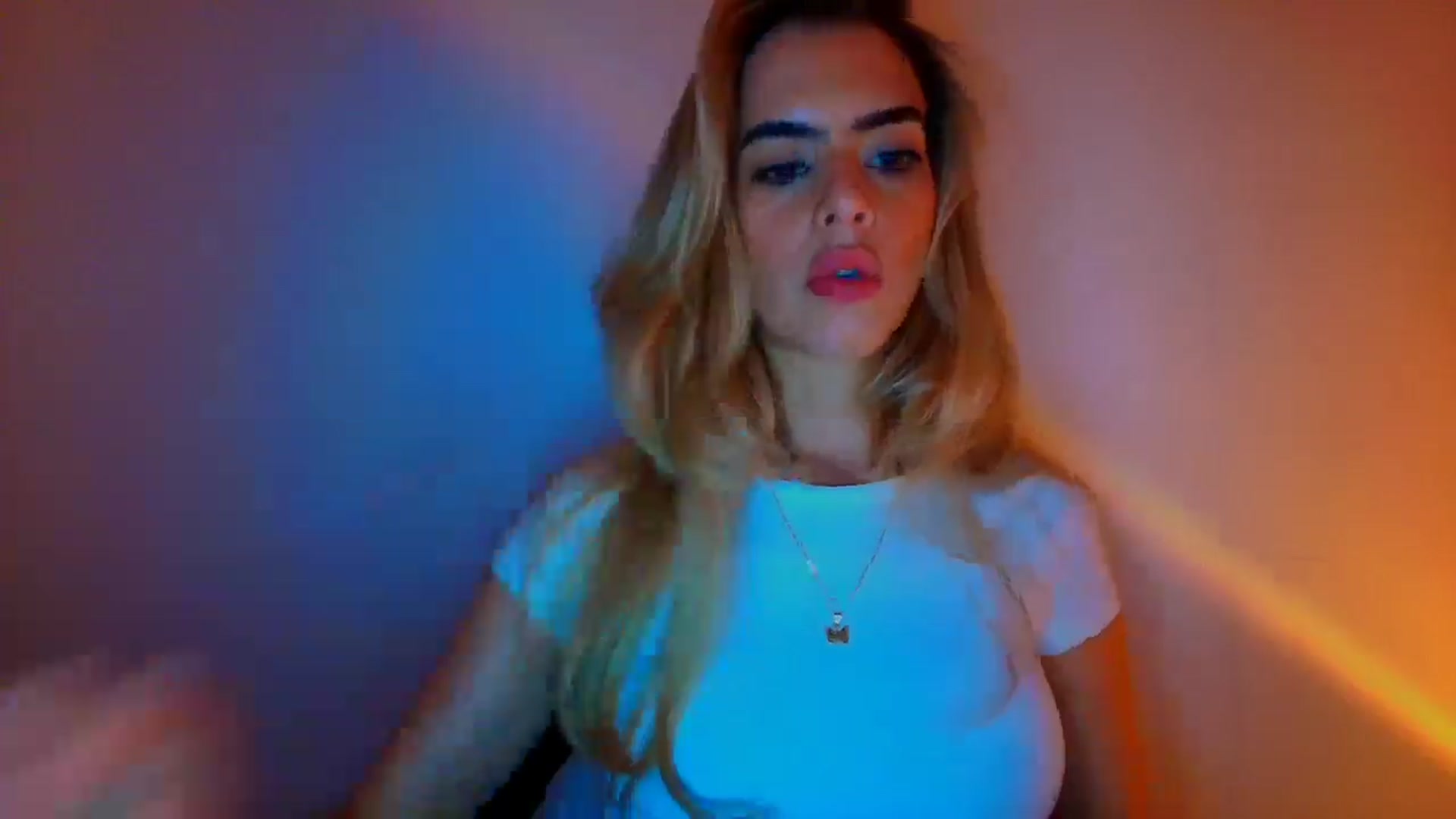 Gallery image thumbnail from fresagirl's myfreecams stream on, 11/18/2025, 23:00 image 3 of 20