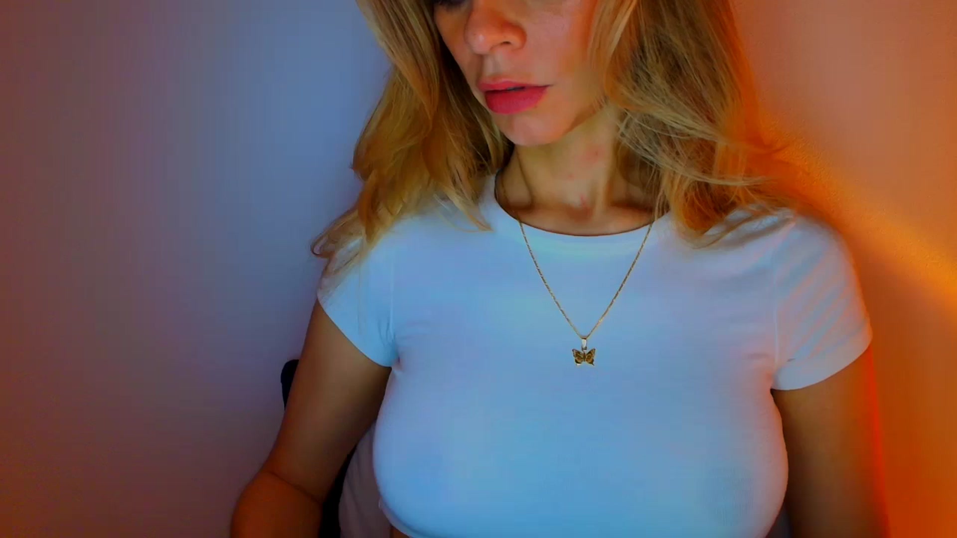 Gallery image thumbnail from fresagirl's myfreecams stream on, 11/18/2025, 23:00 image 9 of 20
