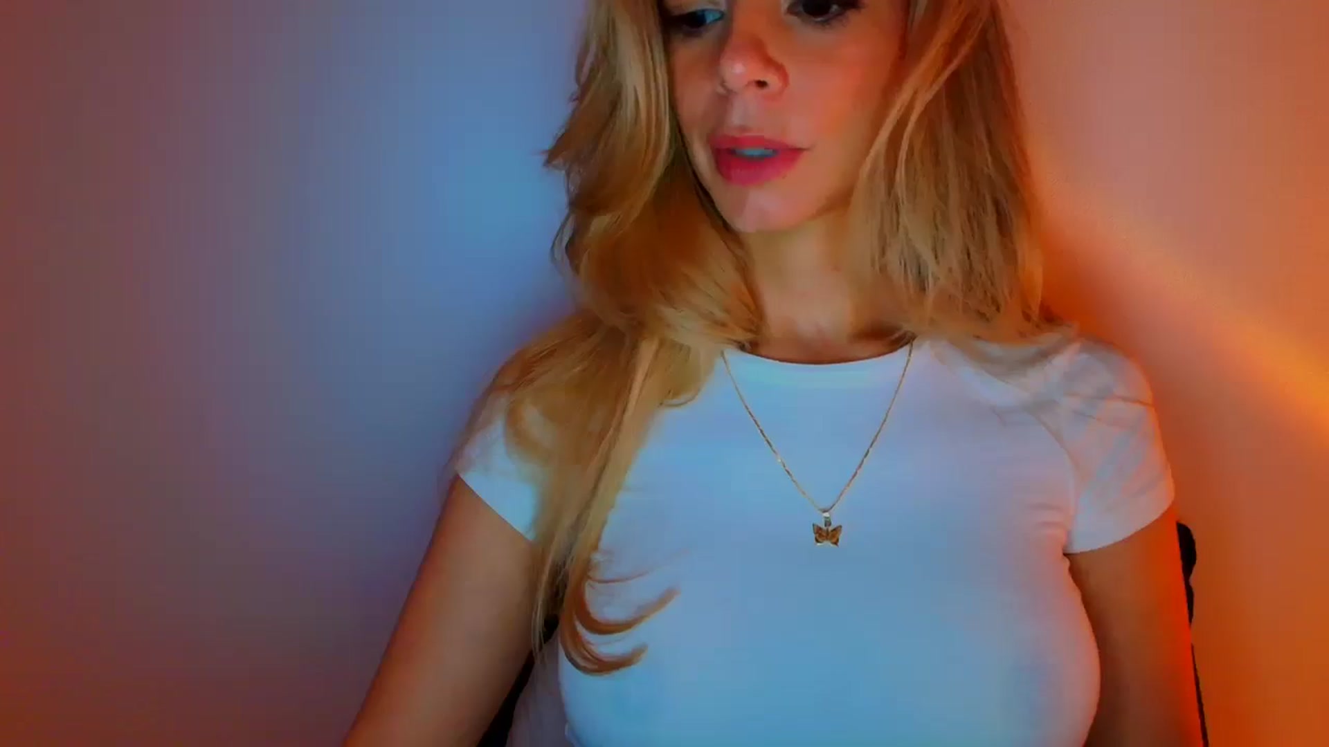 Gallery image thumbnail from fresagirl's myfreecams stream on, 11/18/2025, 23:00 image 18 of 20